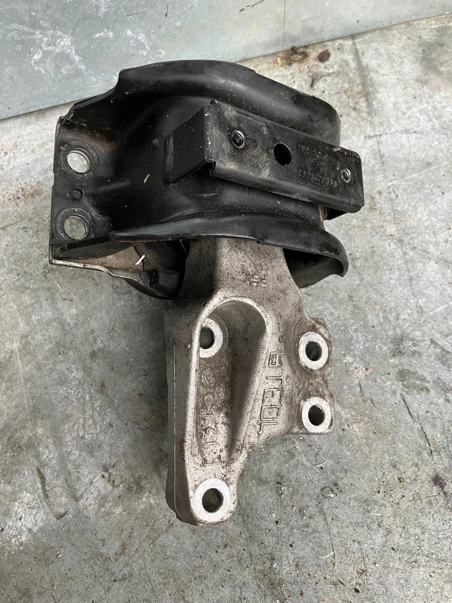 holder engine mount 3008 DS5 2.0 HDI 9672479980