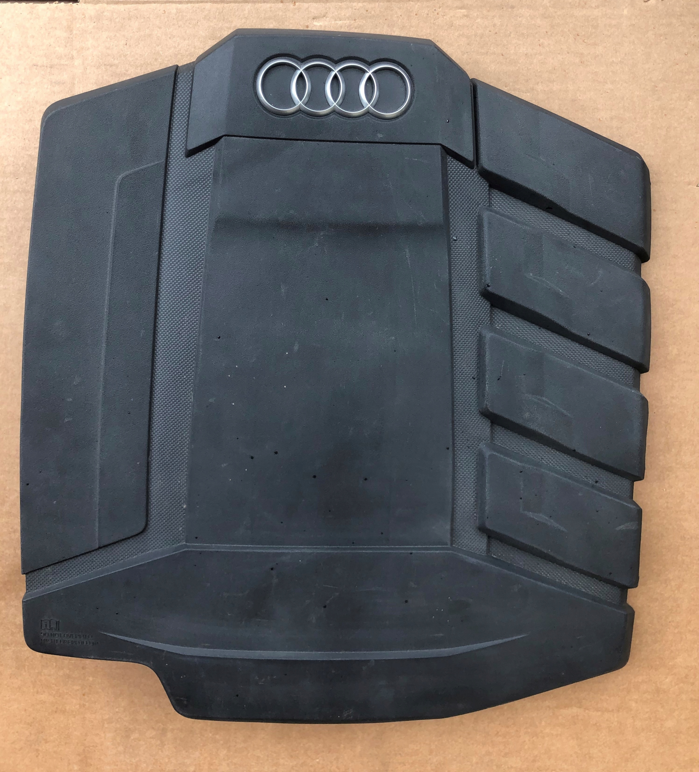 OSŁONA GÓRNA SILNIKA AUDI 06L103925Q