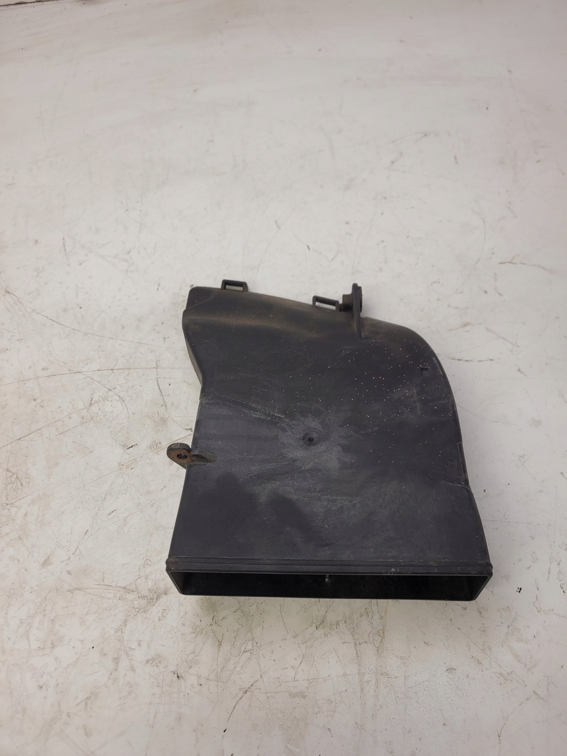 drain intake air right AUDI A8 D3 4E0129618Q