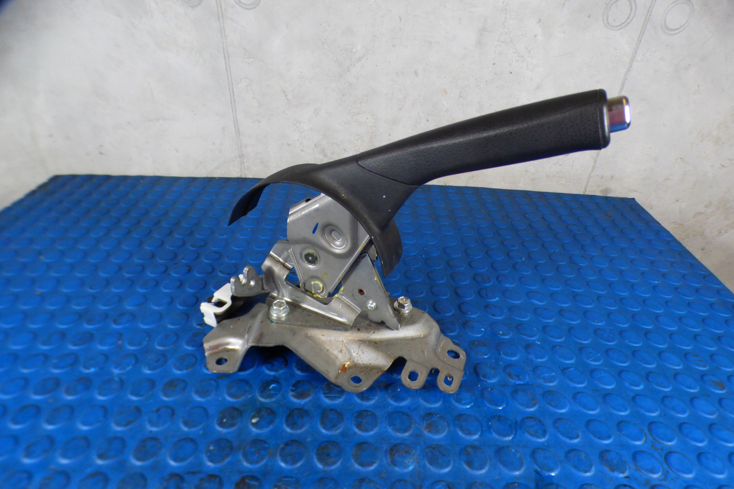páčka elektrická brzda stbdb TOYOTA YARIS III