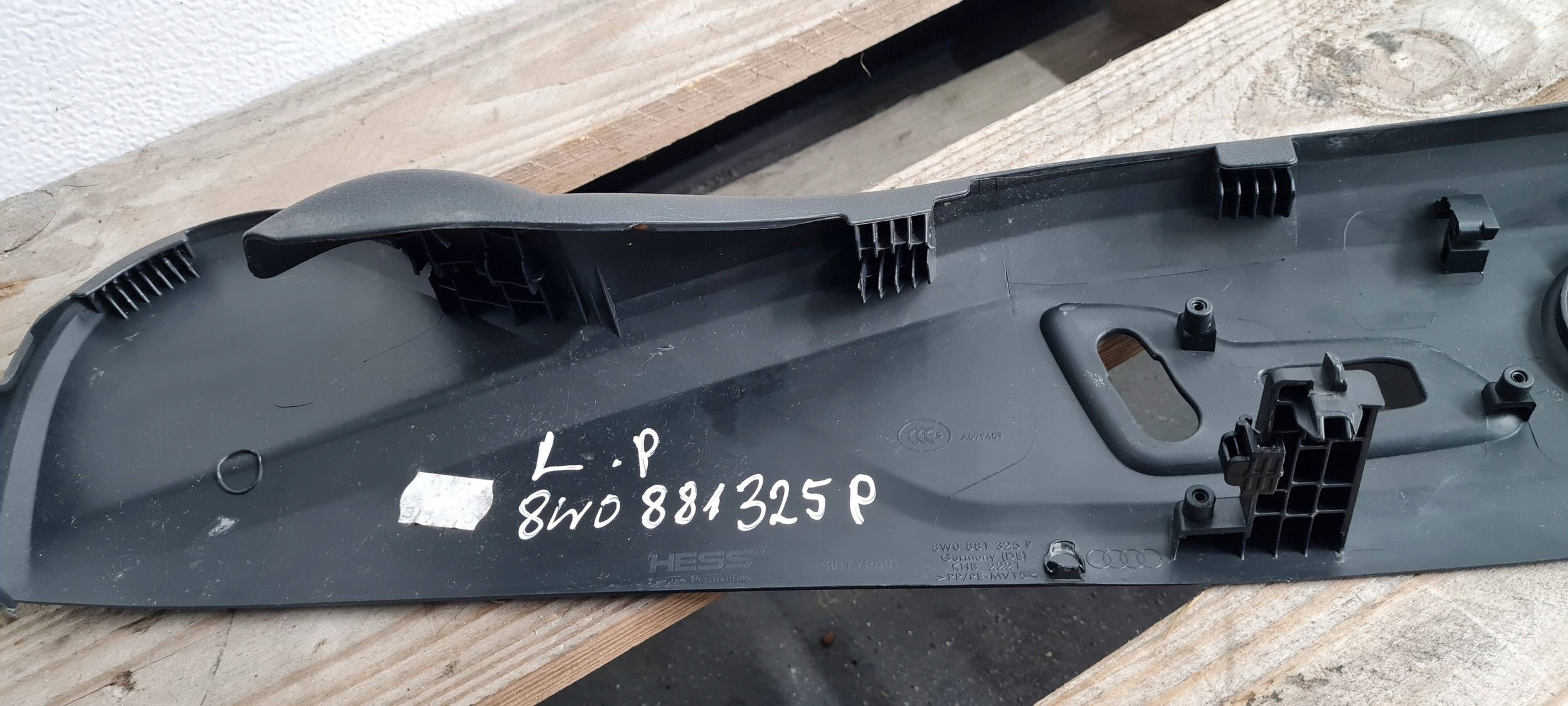 A5 8W cover seat cap left left front 8W0881325B A4 B9 8W