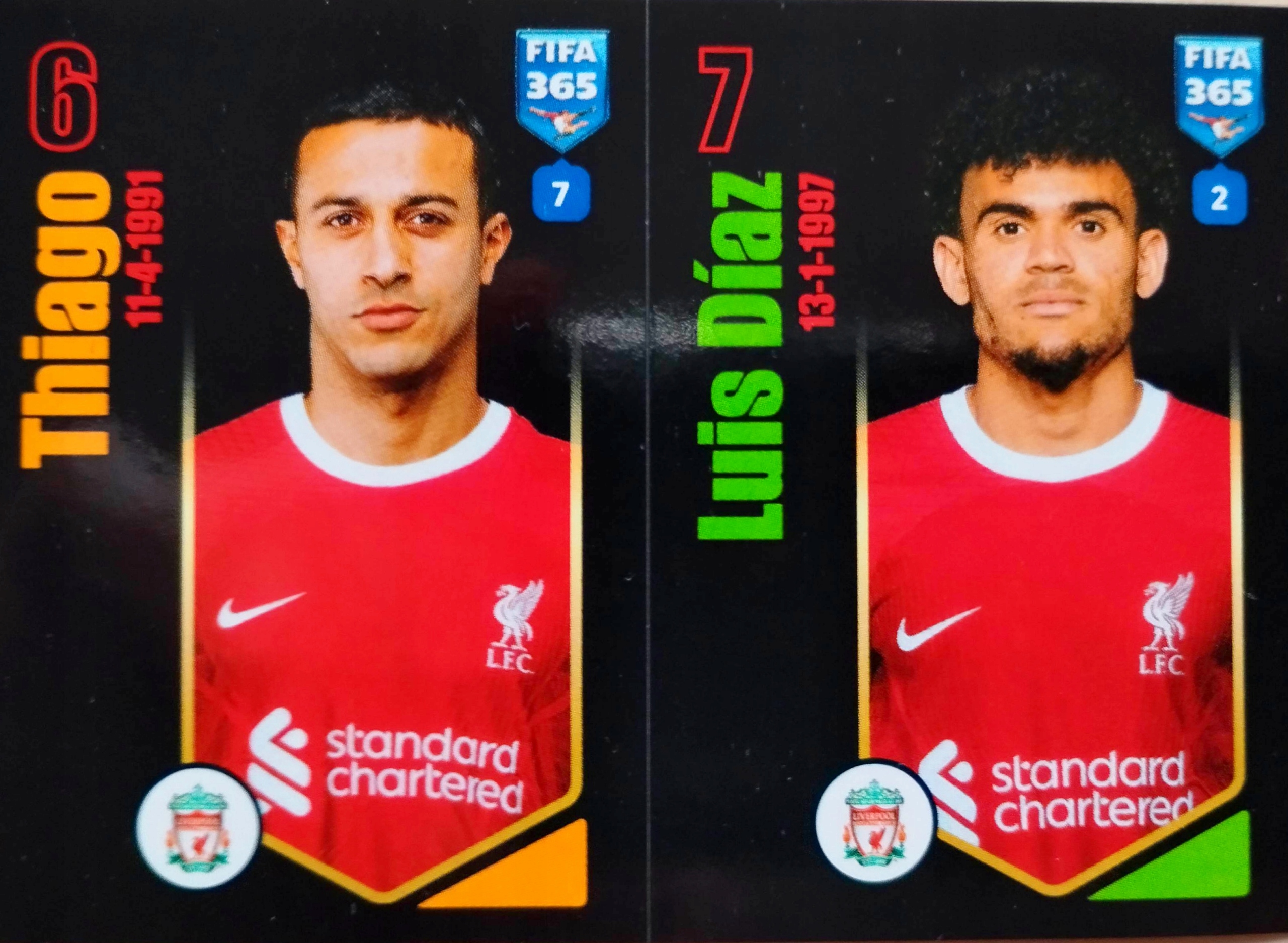 PANINI nálepky FIFA 365 2024 NÁLEPKA 80 a b LIVERPOOL THIAGO DIAZ