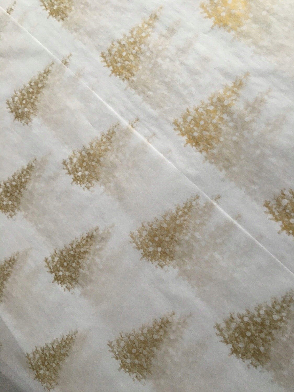 Zlaté vánoční stromky papír-pergamen 140 listů 50x75 cm