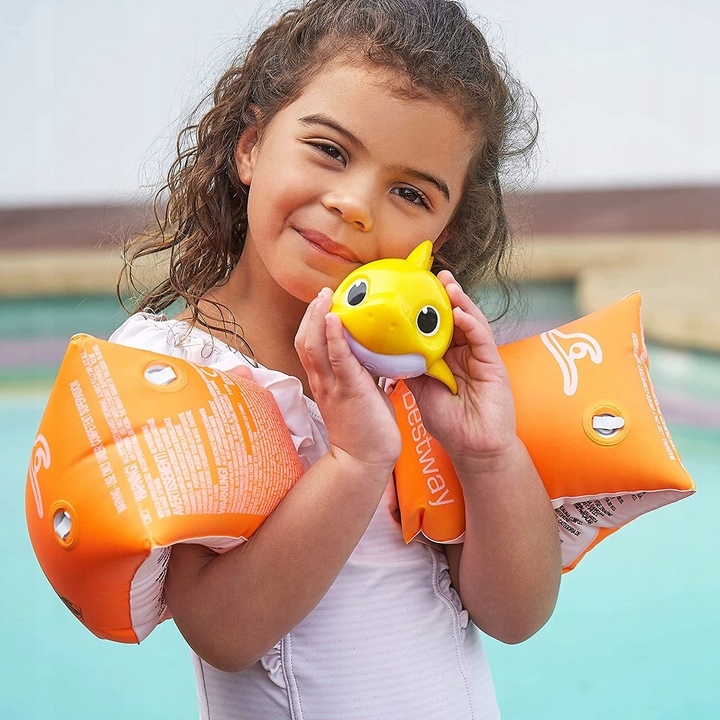 ZABAWKA DO KĄPIELI ZURU BABY SHARK ŚPIEWAJĄCY REKIN PŁYWAJACA RYBKA Wiek dziecka 18 m +