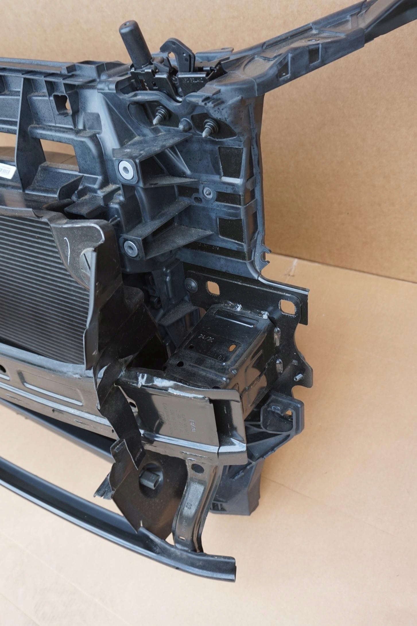 PAS PRZEDNI AUDI KOMPLETNY Q2 81A 1.0TFSI 20R Typ samochodu Samochody osobowe