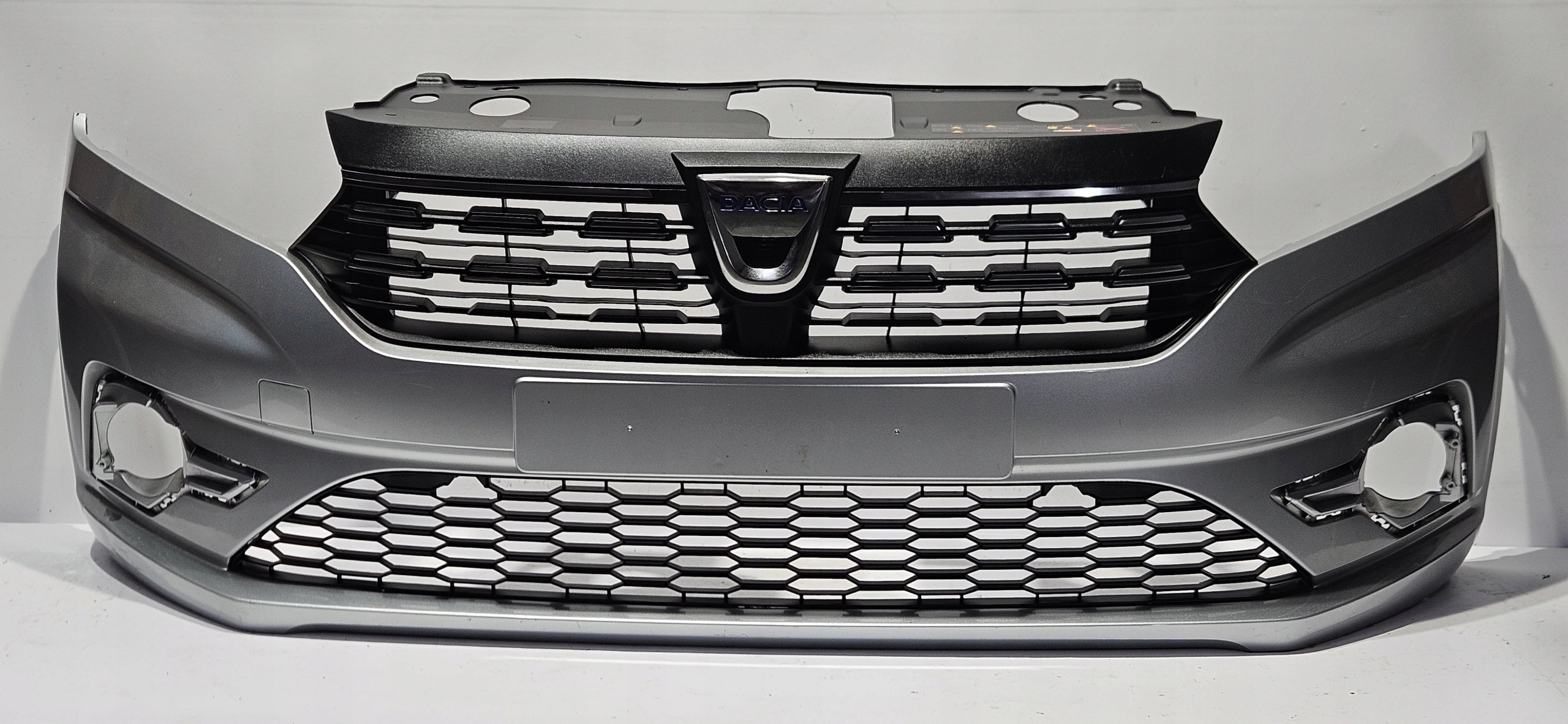 бампер передний решетка Dacia SANDERO III 20- оригинал