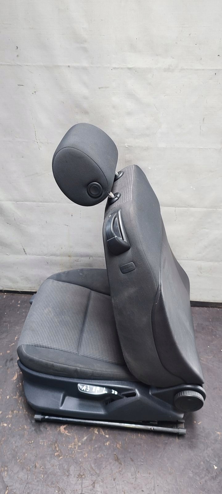 seat front left driver´s Audi A3 8P 3D LY7W