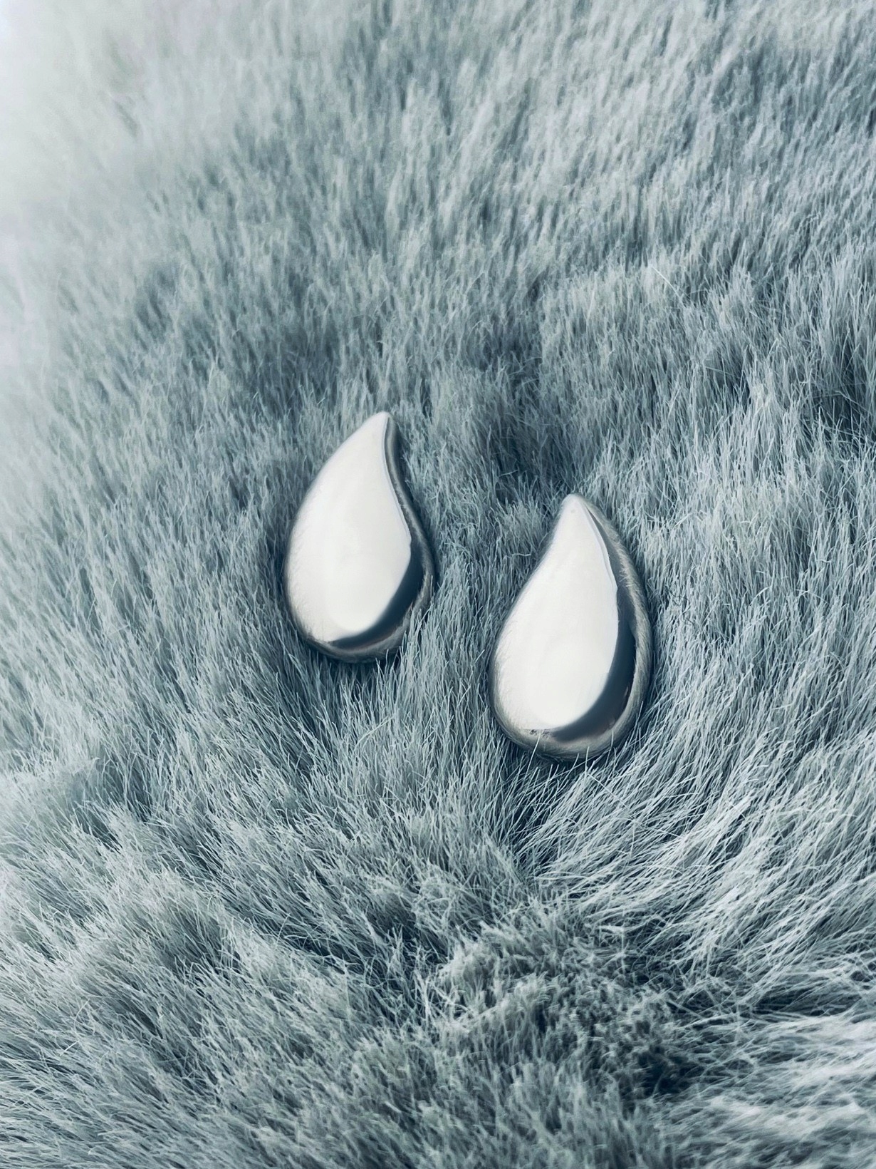 Stříbrné náušnice s kapkami slzy, leštěné