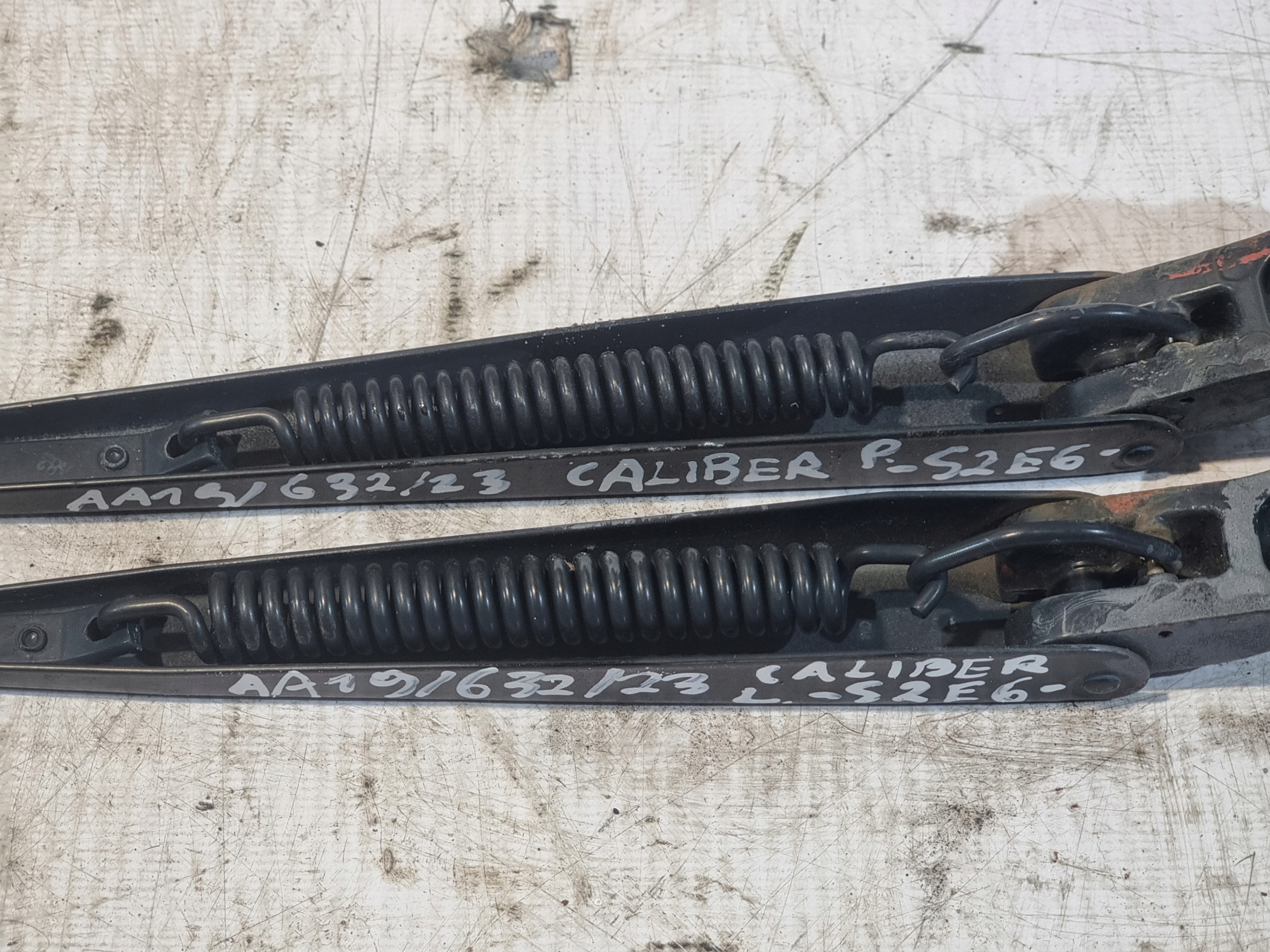 wiper arms front KOMPLET DODGE CALIBER 07r