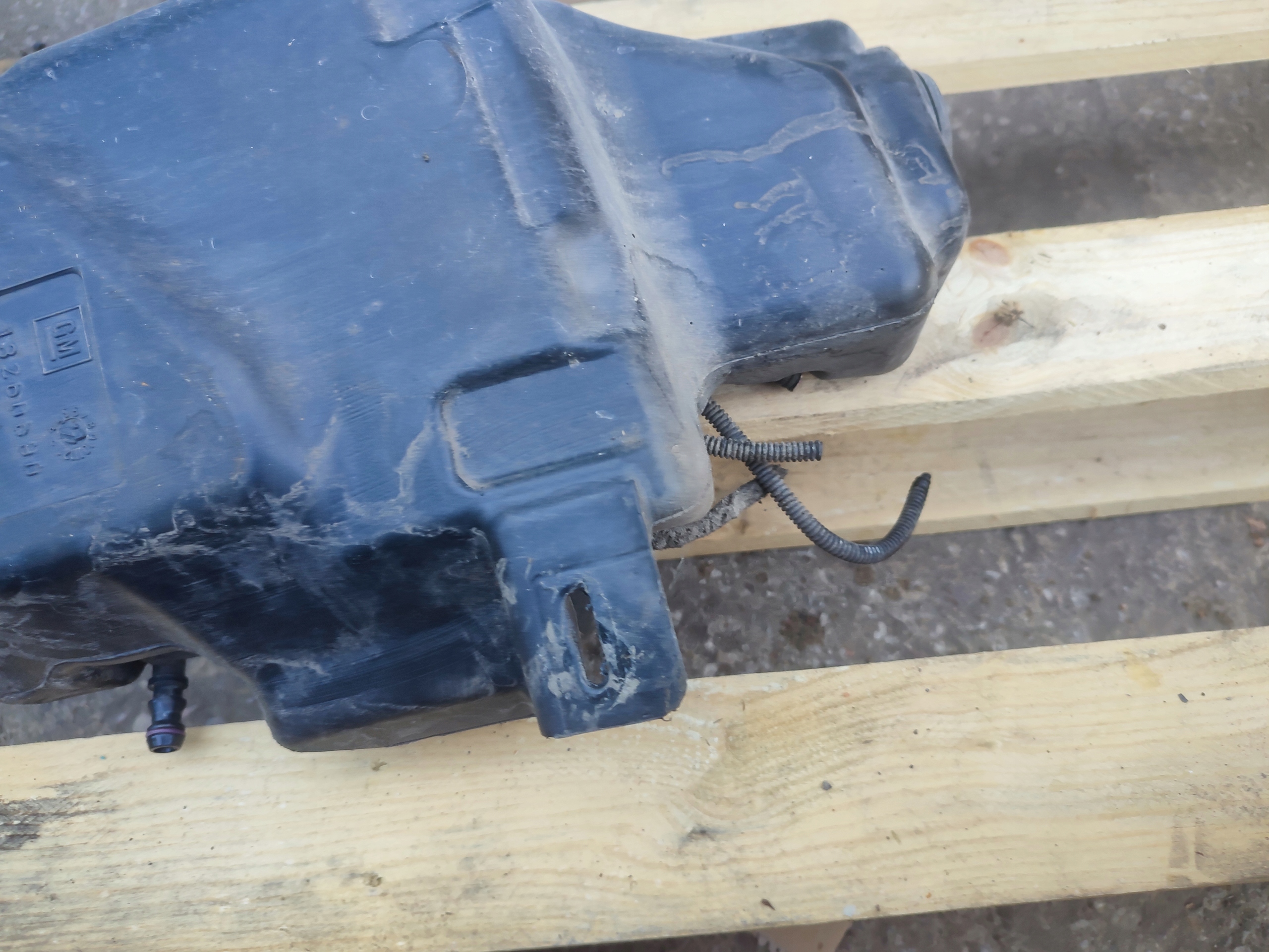 washer fluid tank OPEL ASTRA J 13260590