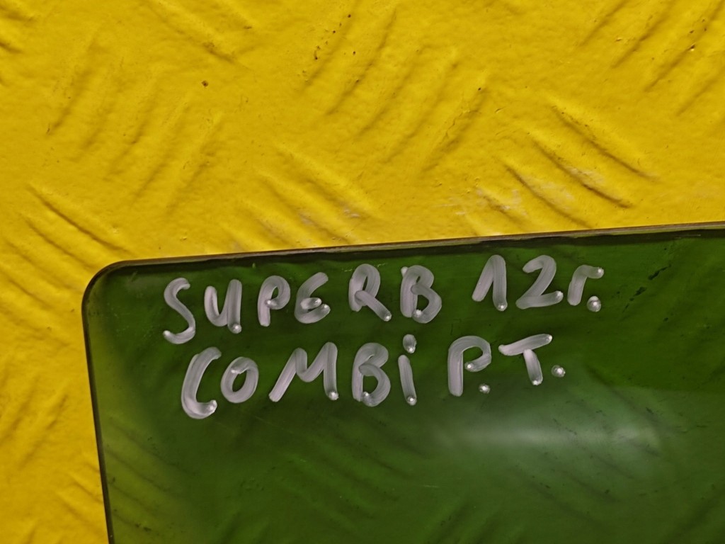 SKODA SUPERB II KOMBI window door right rear part