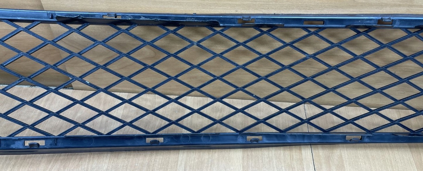 BMW X5 E70 LIFT grid of a bumper front central 7222856