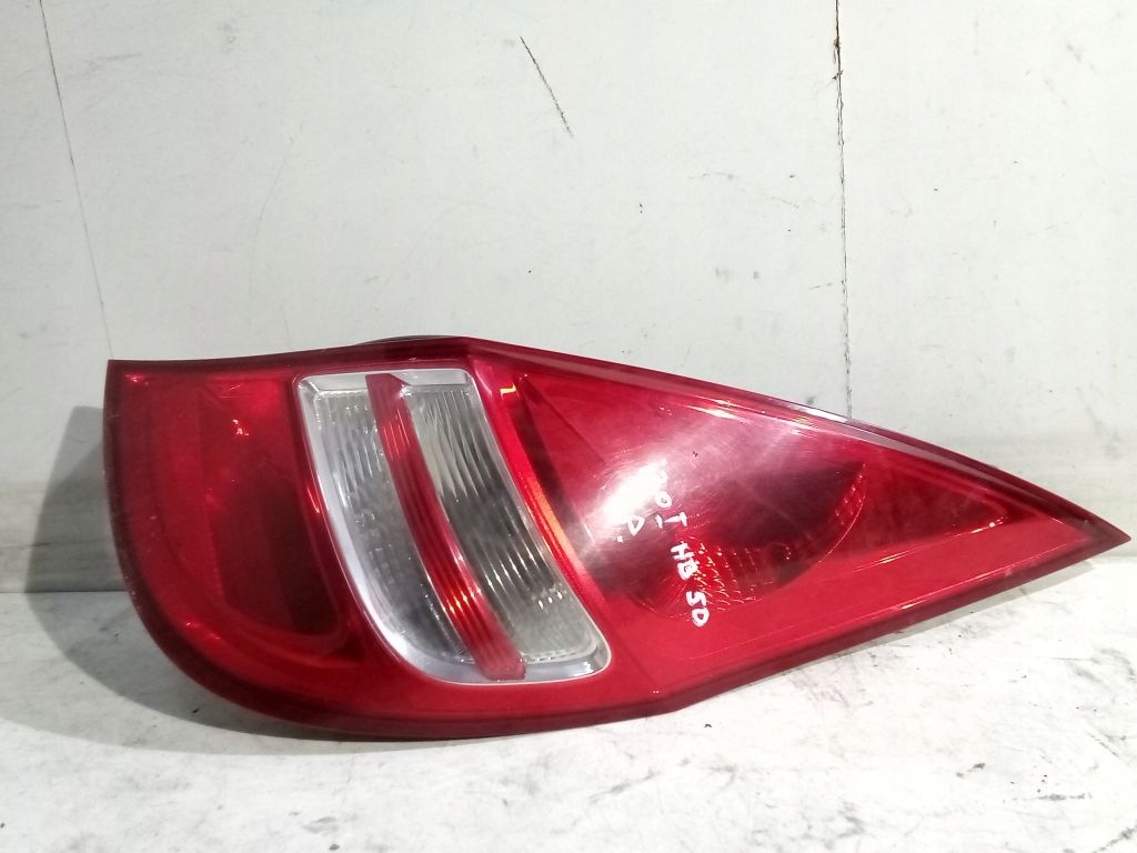 Hyundai i30 and 1 HB 5D light right rear part rear