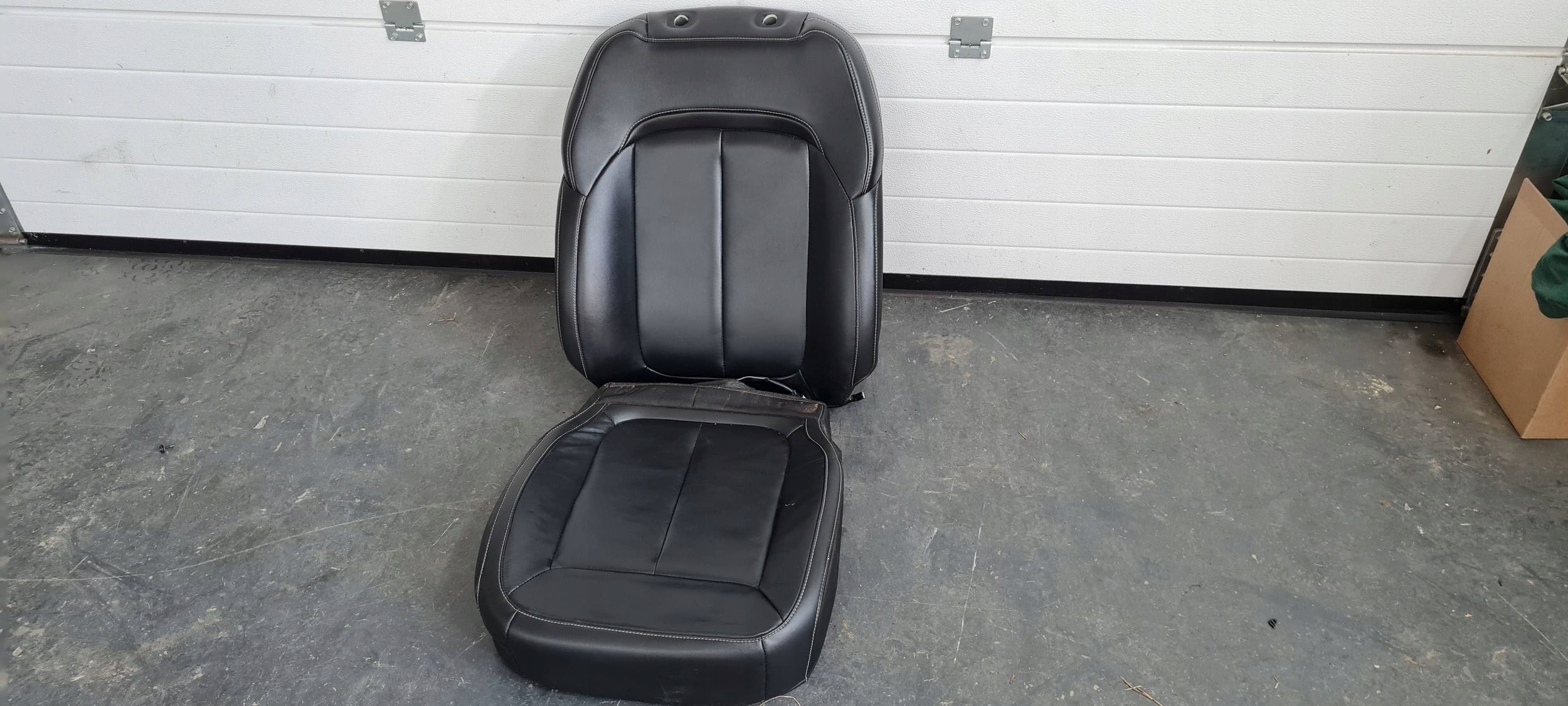 Jeep Grand Cherokee WL 2022 side leather seat right right front GRZANE