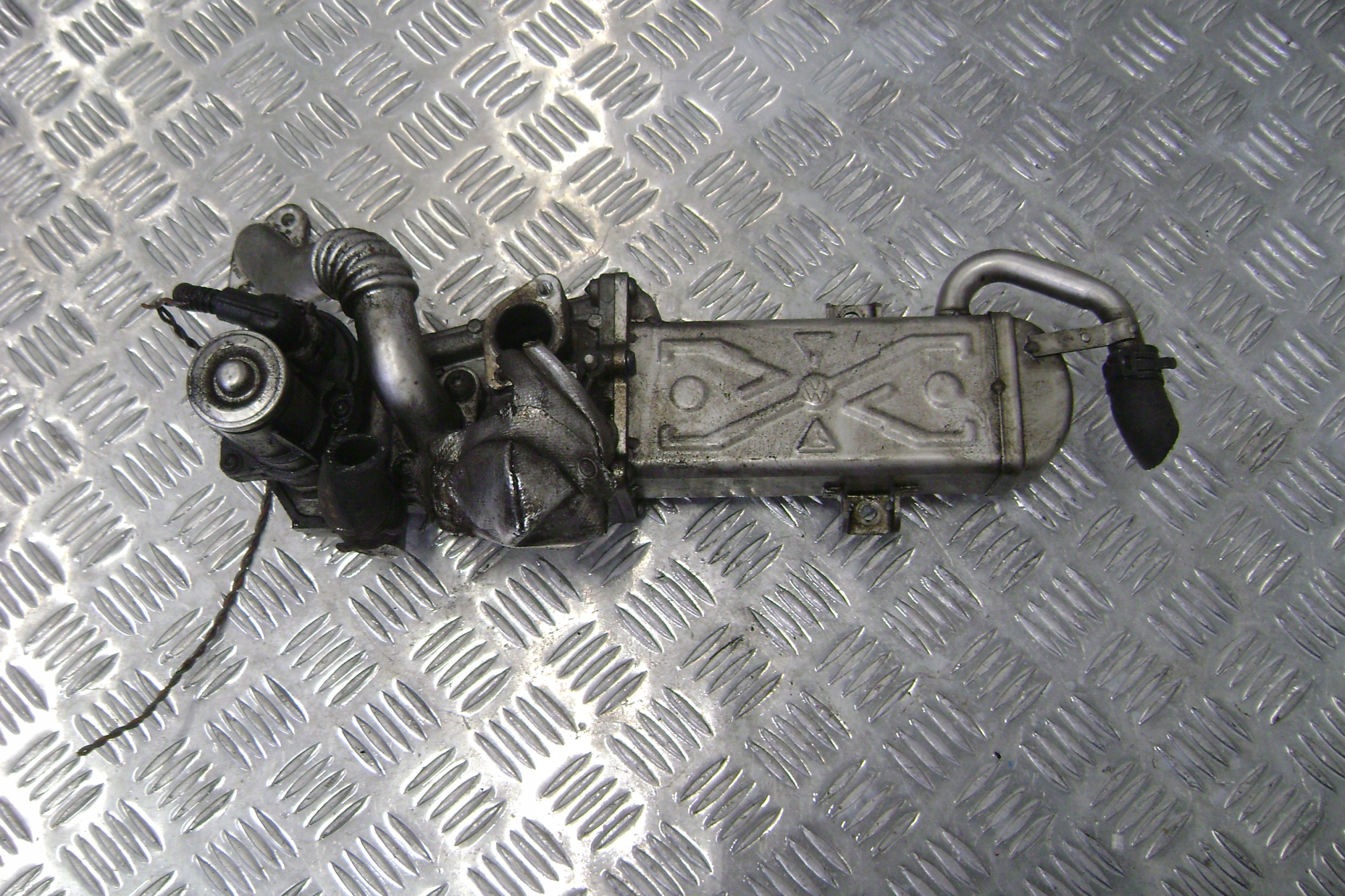 VW PASSAT B7 2.0 TDI-радіатор вихлопних газів 03L131512CF