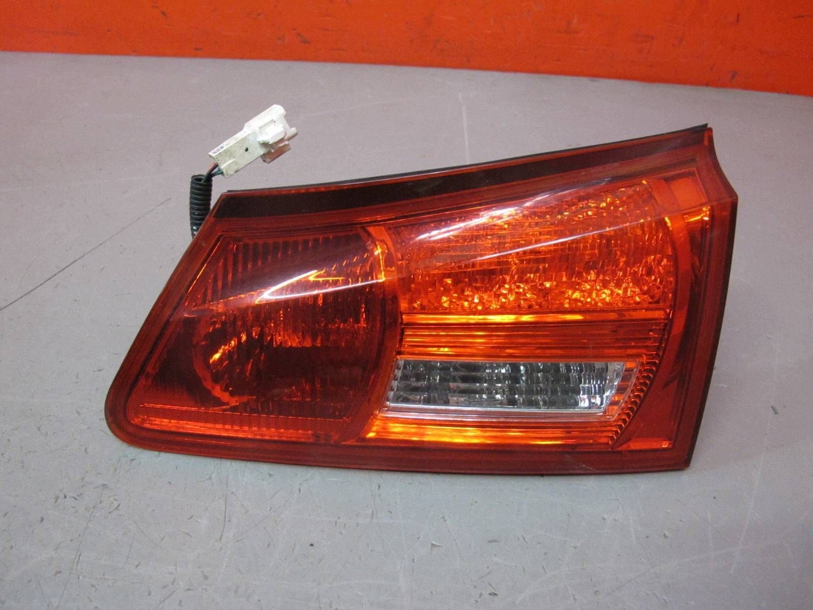 LEXUS IS II E2 05-09 Berline Feux phare Droit Arrière du capot ANG