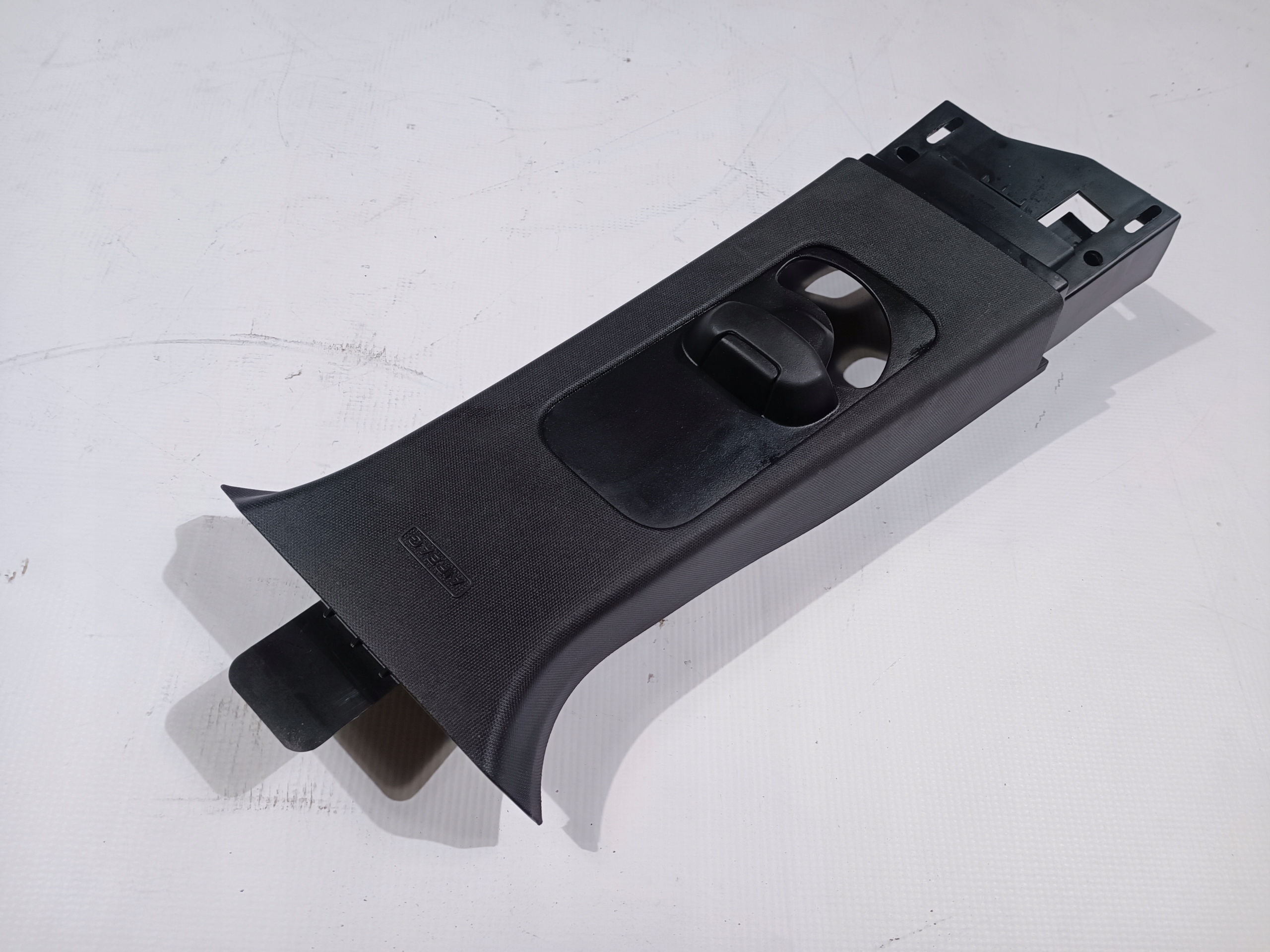 side slupka B cover right Ford Explorer 2016