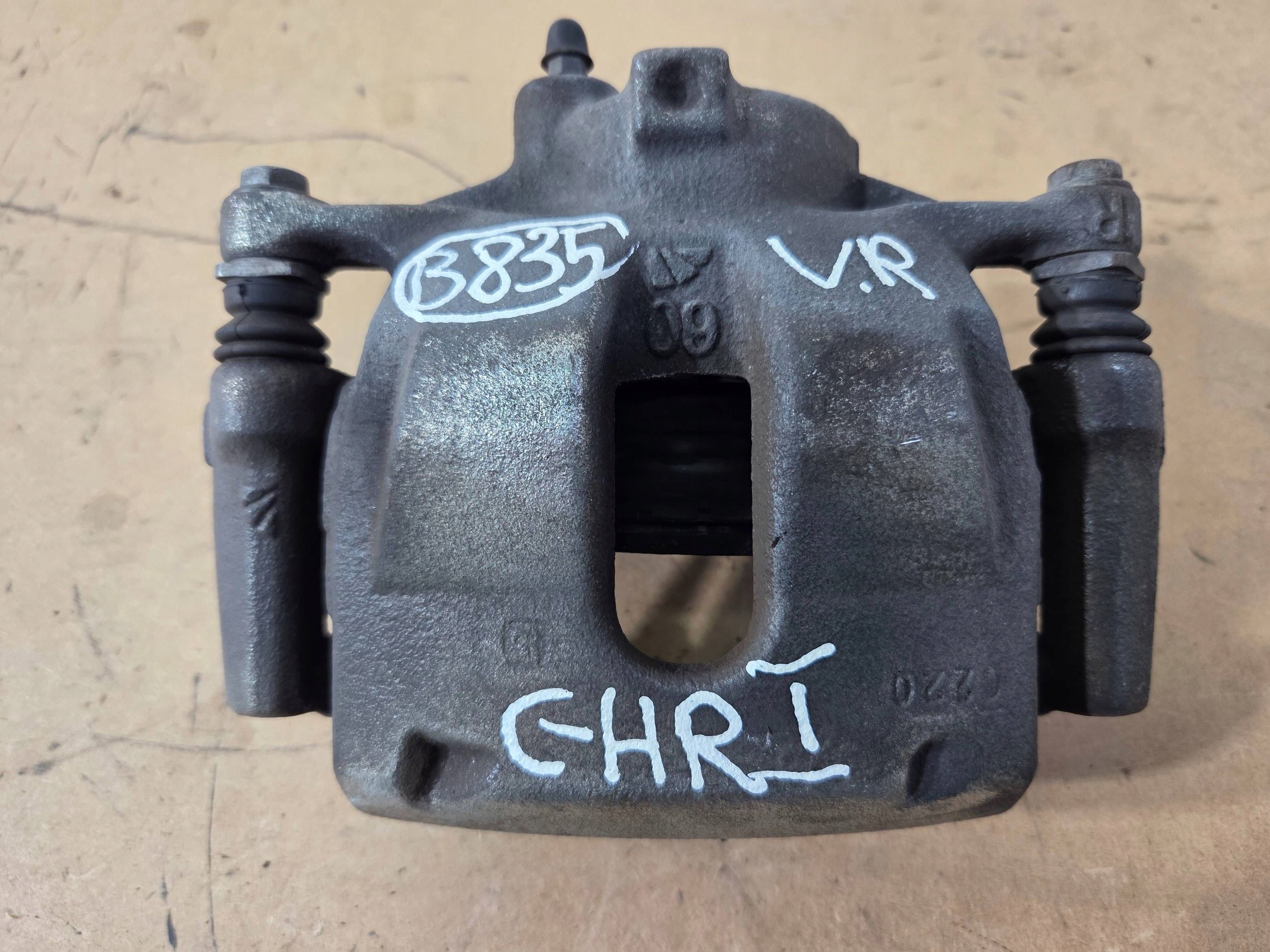 Toyota C-HR and caliper brake front right (B835)