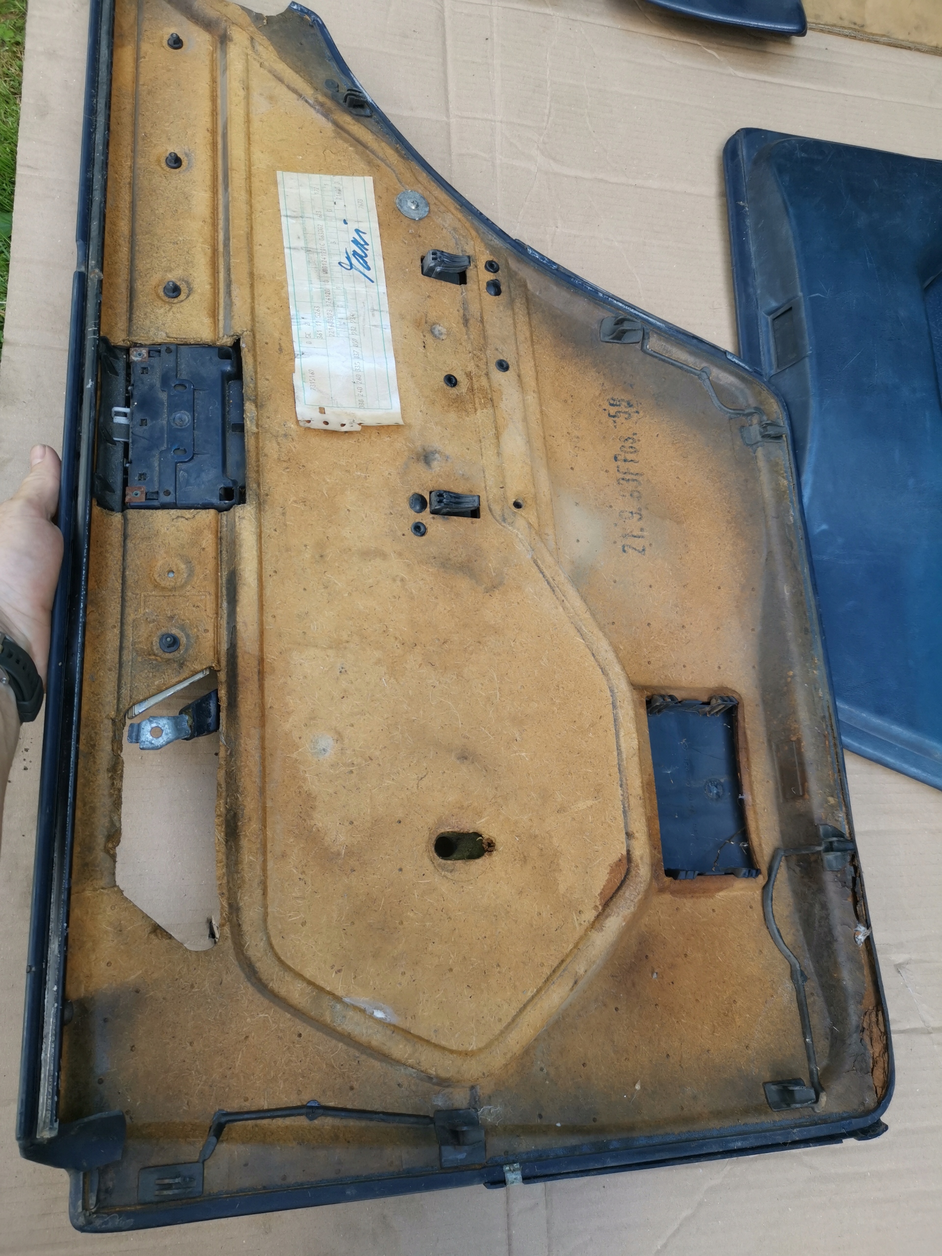 upholstery side side Mercedes W124 front rear part blue door leather