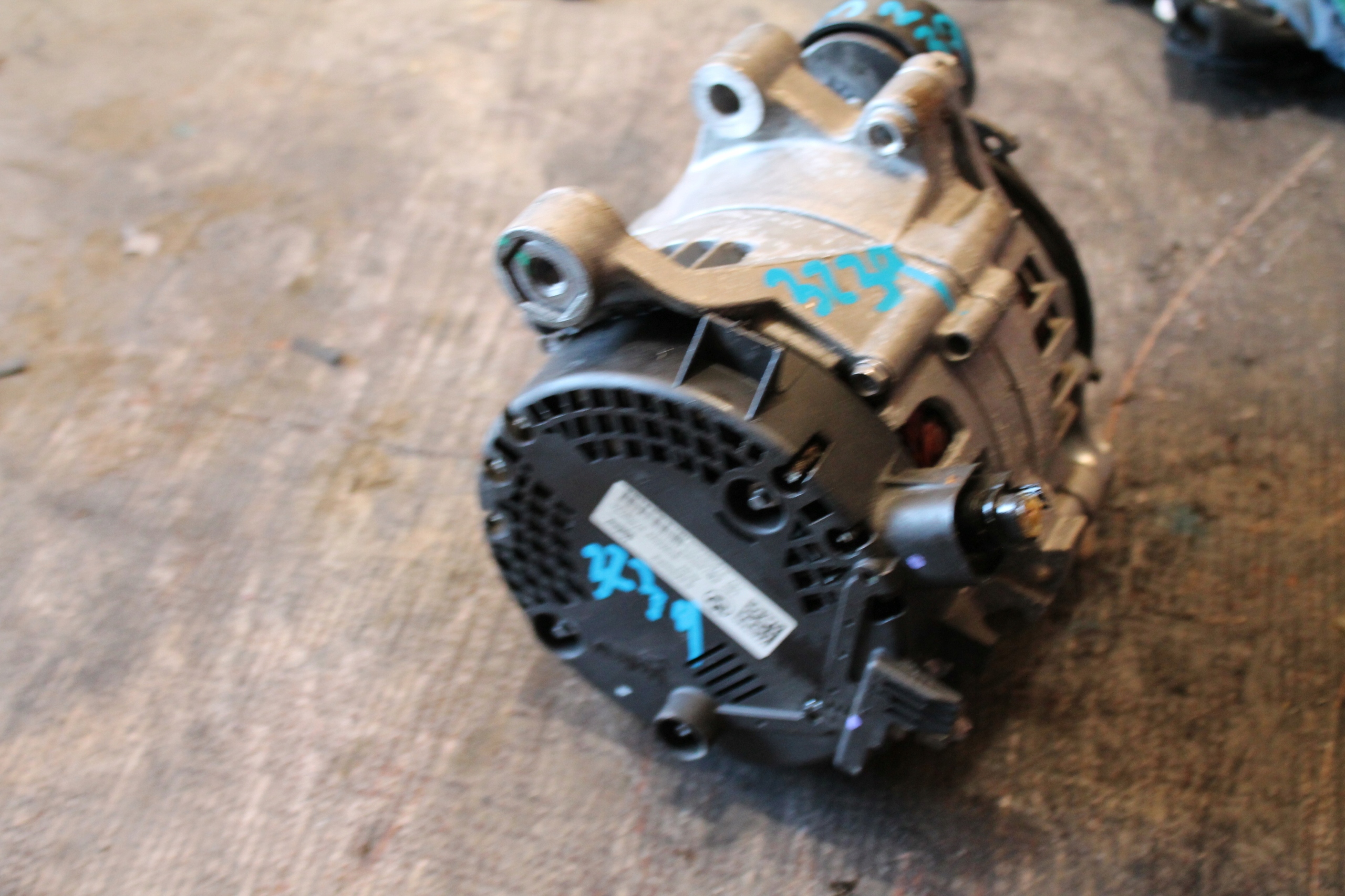 3239. Alternateur BMW 5A504F9
