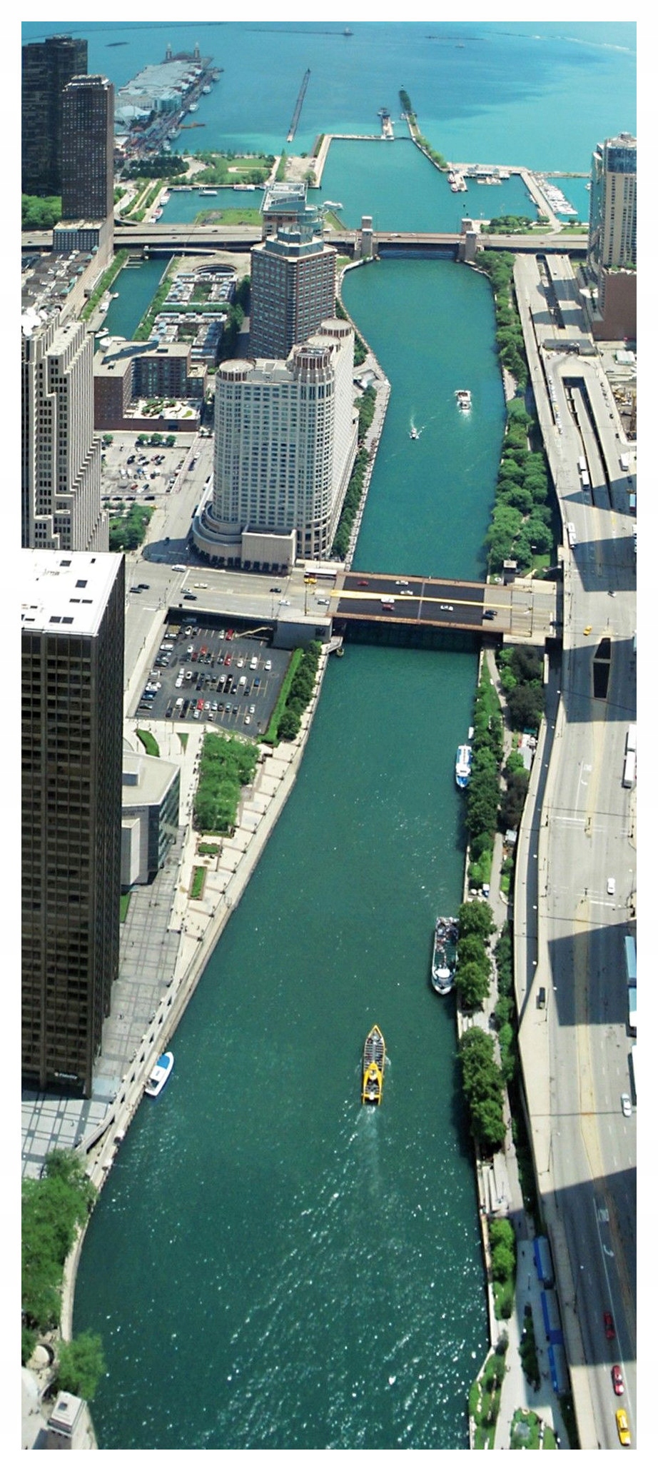 Samolepka Fototapeta Město mrakodrapy řeka šedo-modrá 91x211