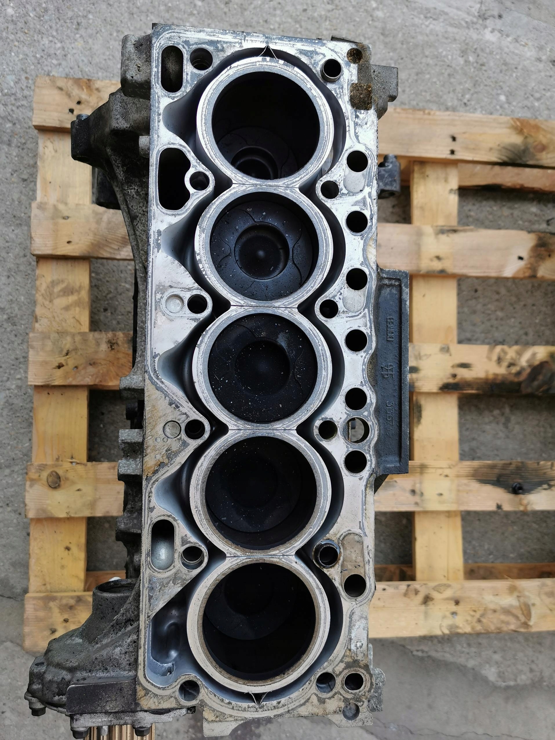 BLOK SILNIKA VOLVO V60 II 2.4D 204KM D5244T10