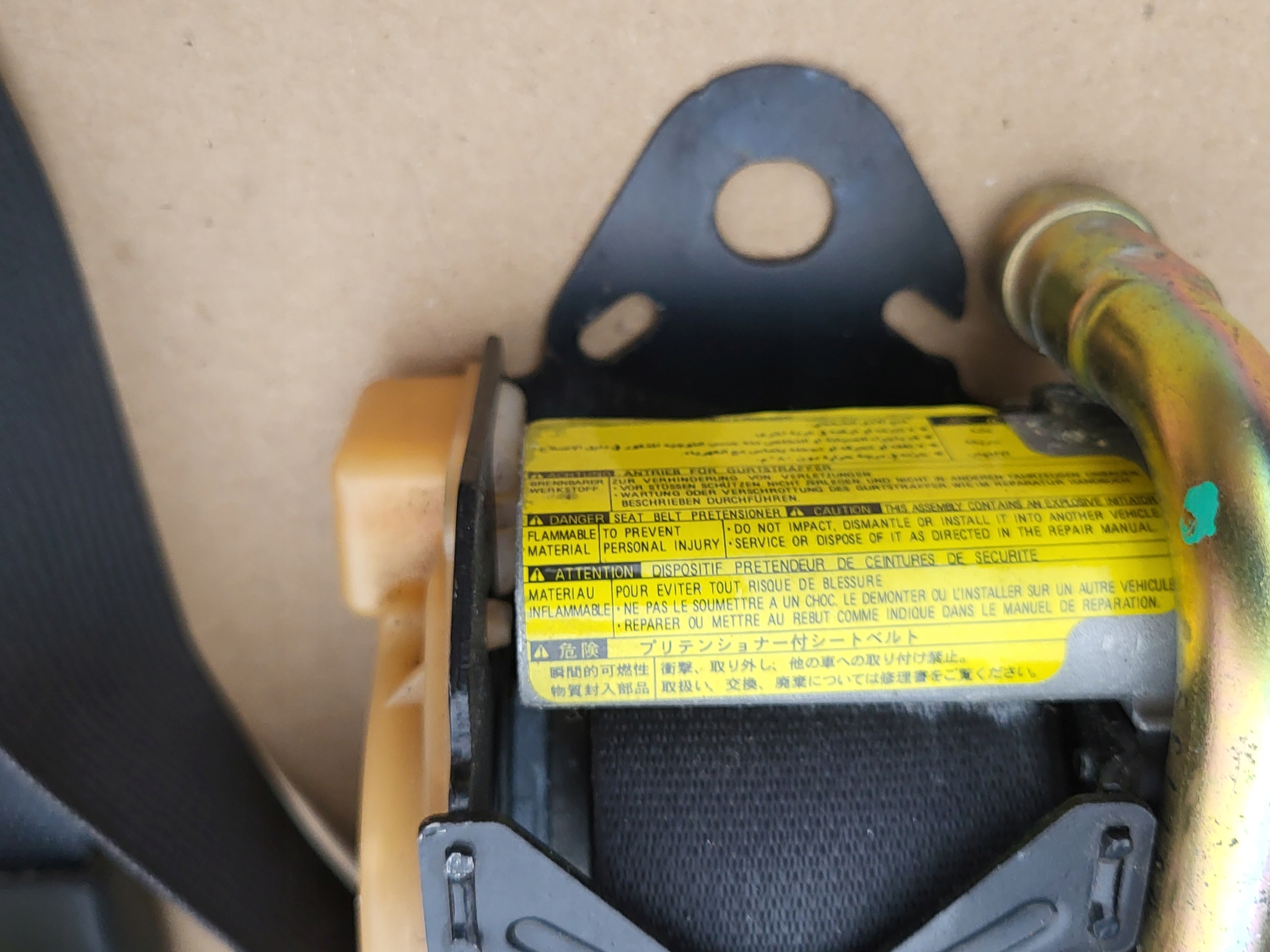 tension belt safety left front driver´s MITSUBISHI TK-AF2-N686