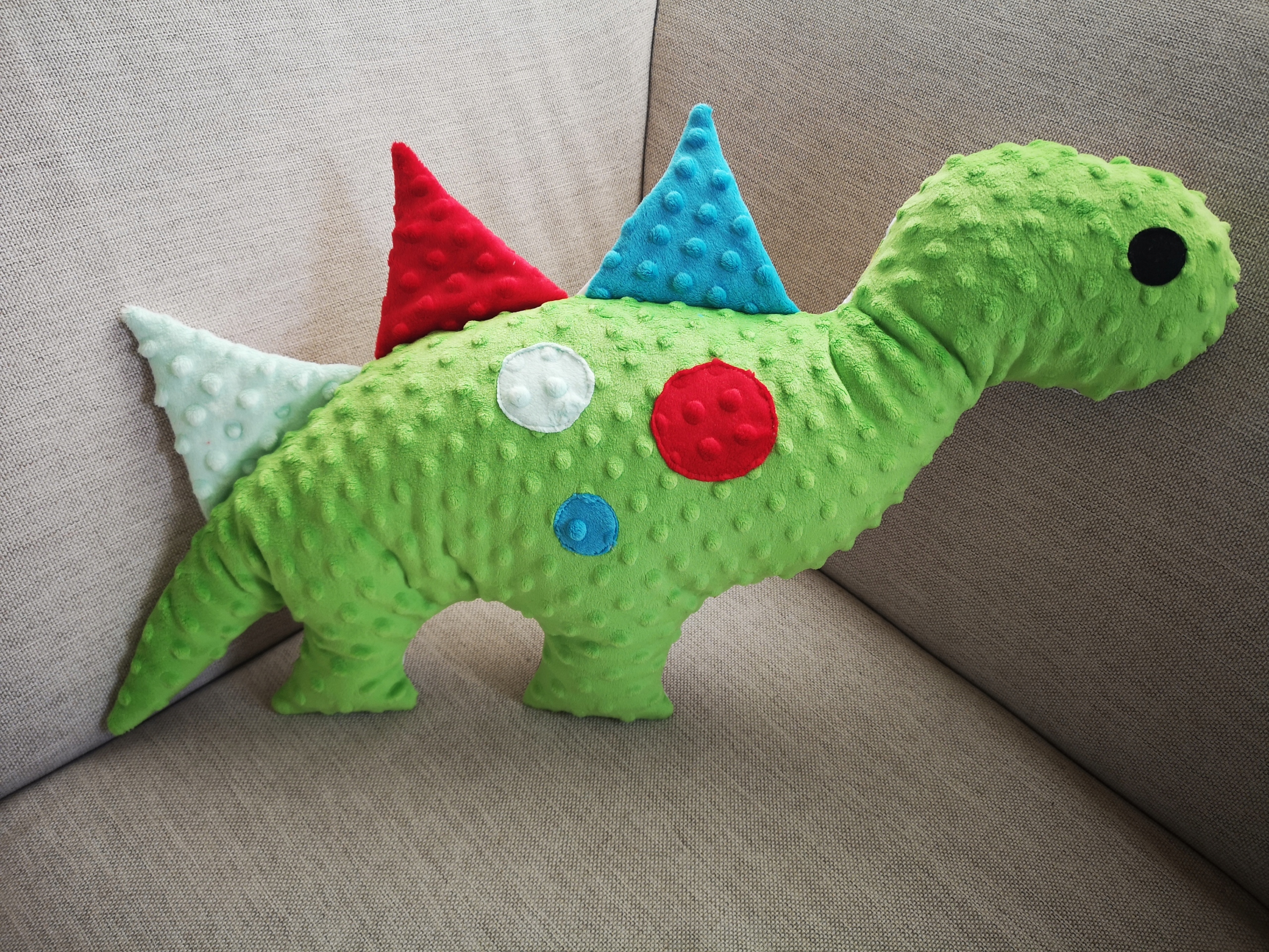 Poduszka dino dinozaur minky bawełna przytulanka Długość poduszki 35 cm