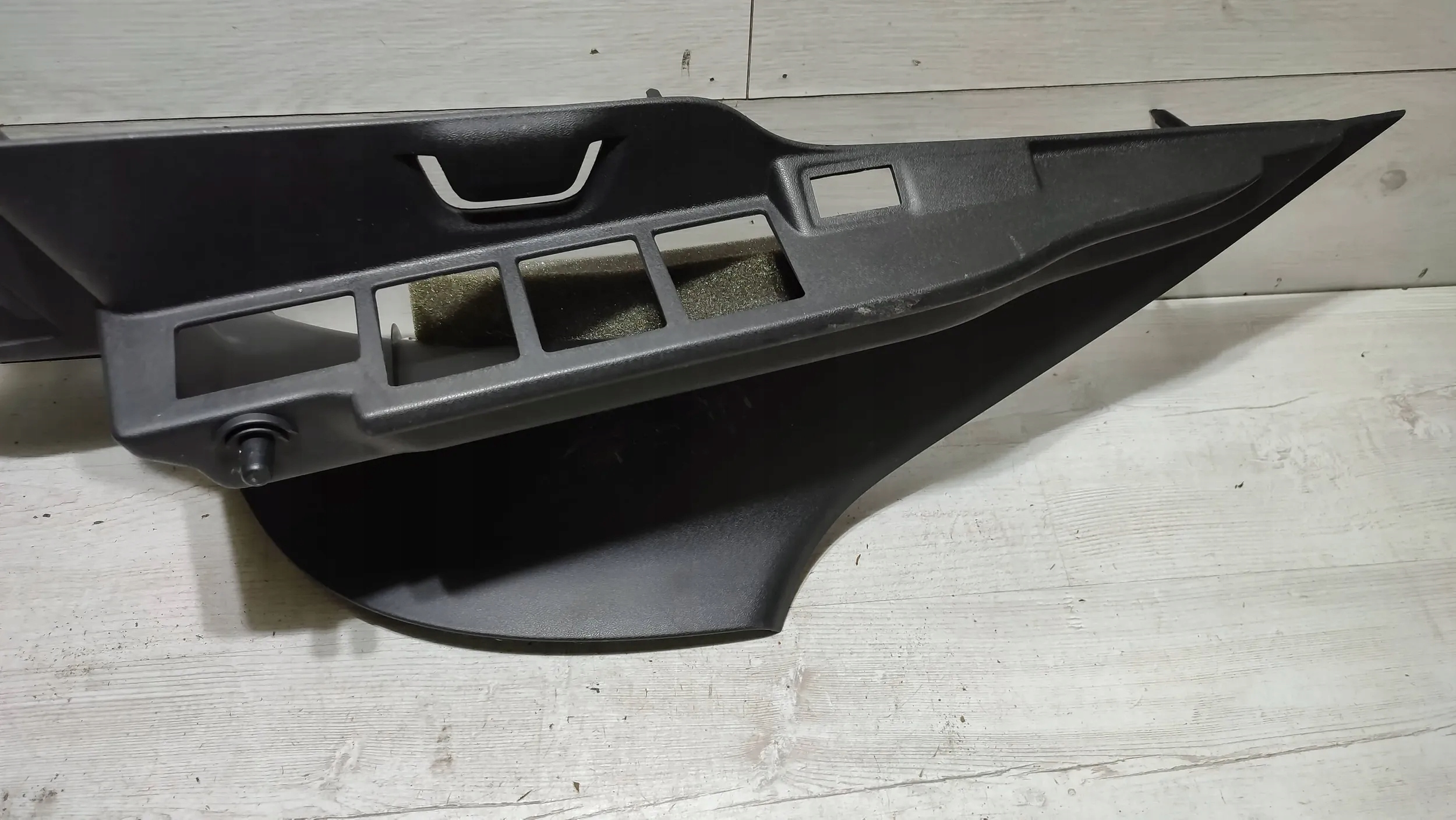 Volvo V40 II 2018r left side side boot