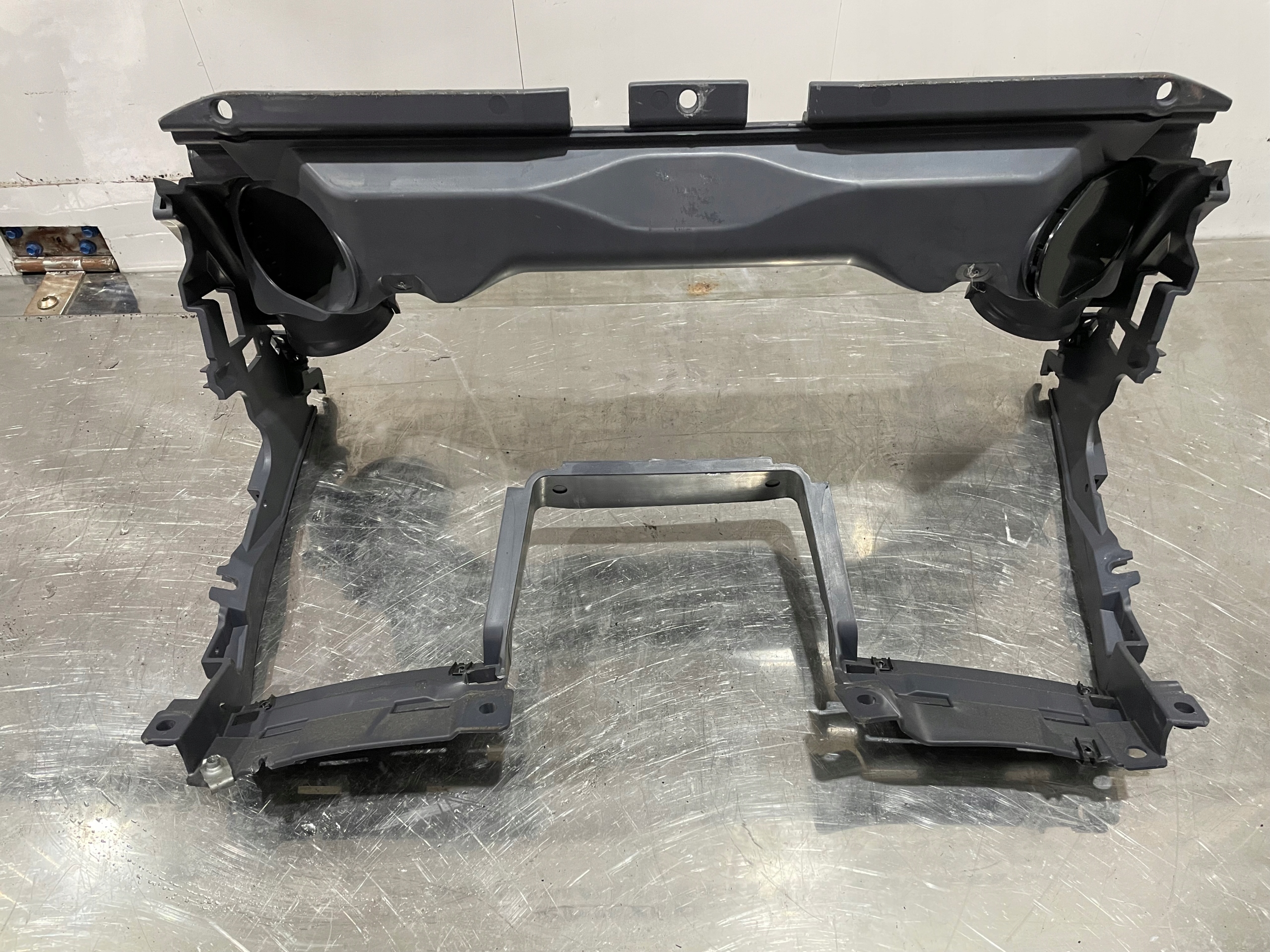 1879562 1853505 - Рамка кокпит консоль приборная панель Scania R