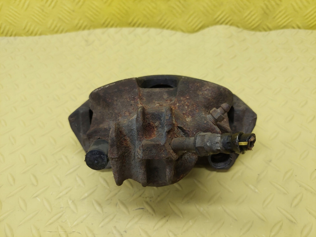 VOLVO XC70 II 2.5 KOMBI caliper brake right front