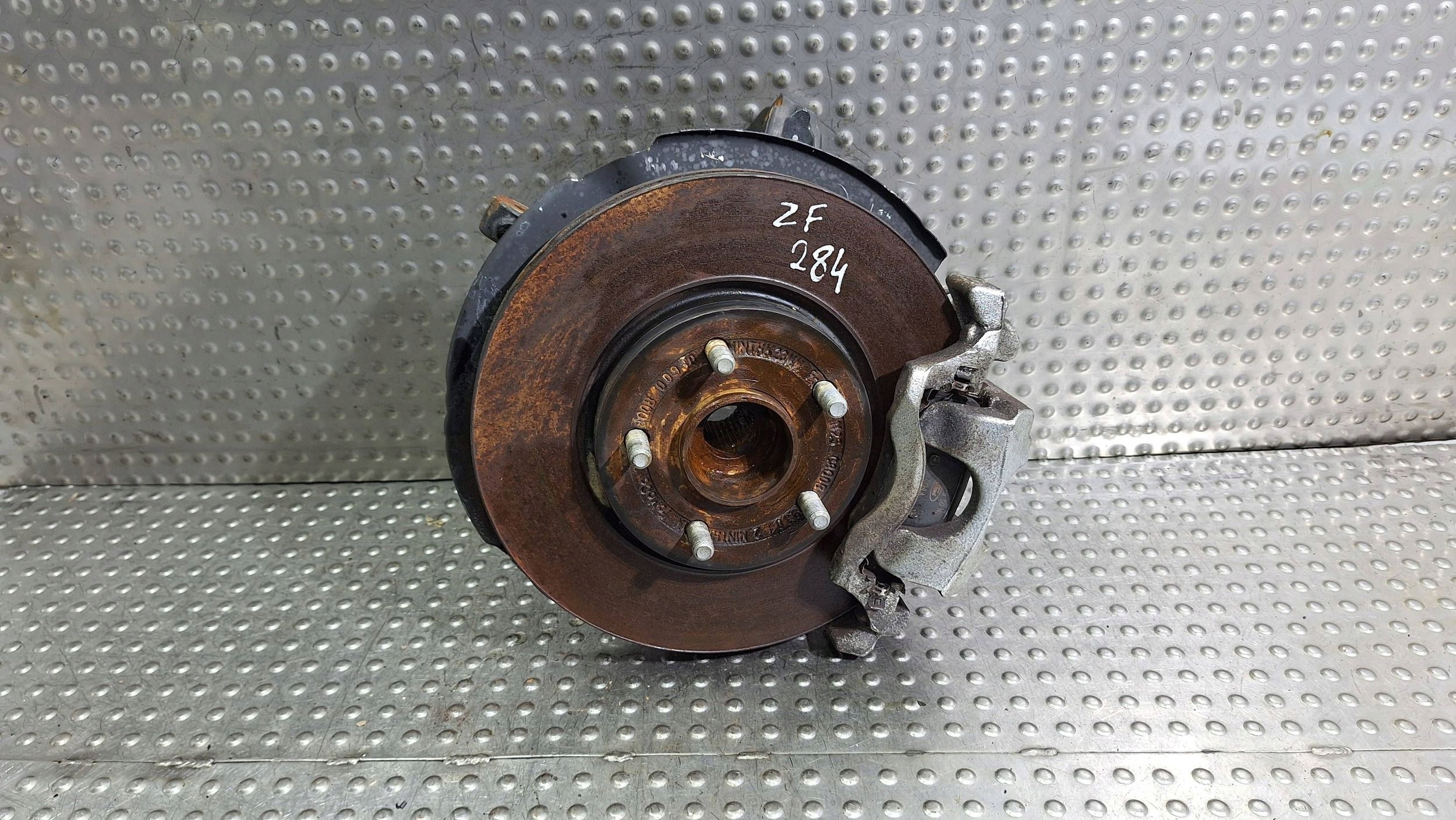 otoč čepu pravý předek L1TC-3K170-B1A FORD PUMA MK2