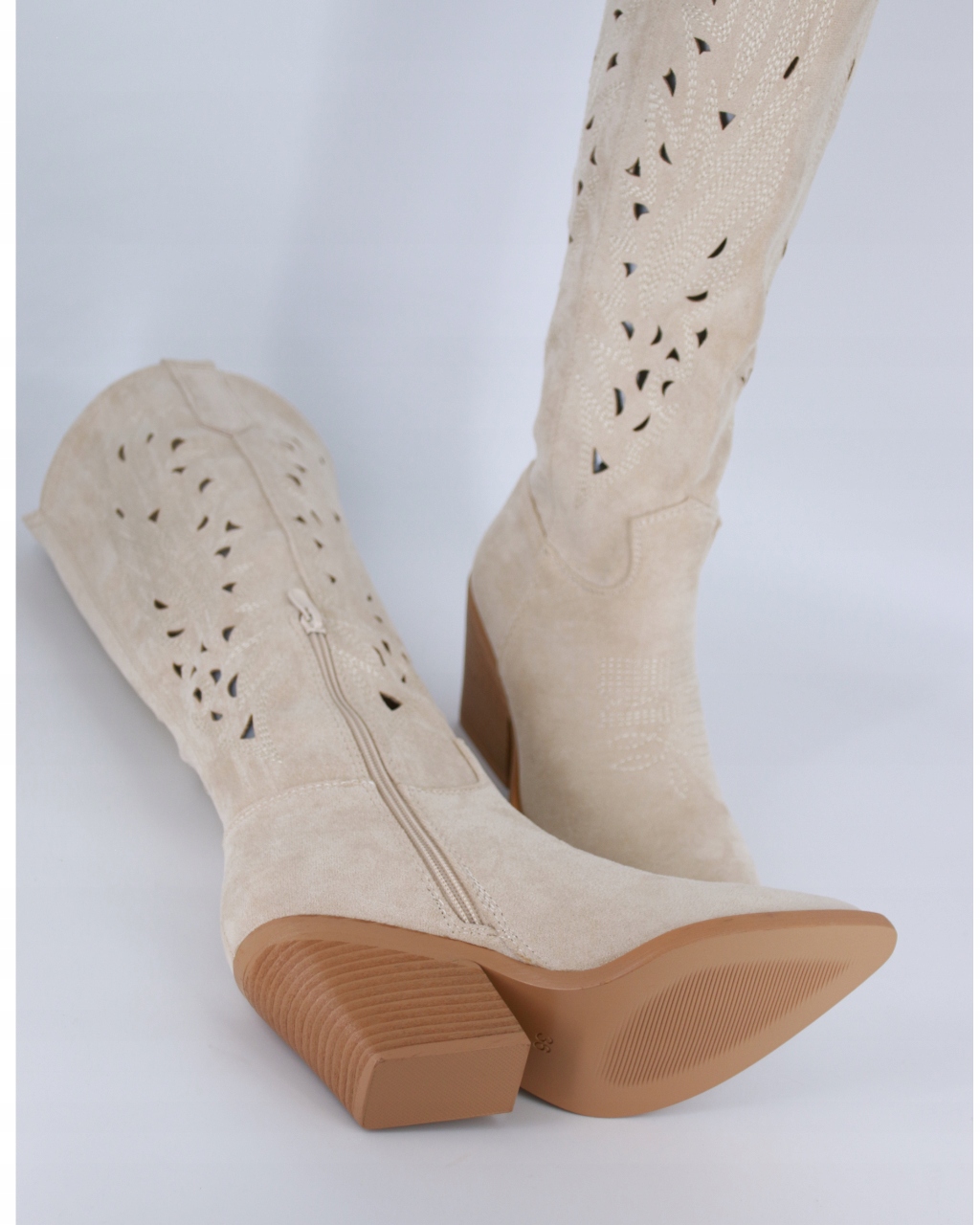 DŁUGIE KOWBOJKI AŻUROWE DAMSKIE KOZAKI Z ZAMSZU BEŻOWE 38 Długość wkładki 24.5 cm