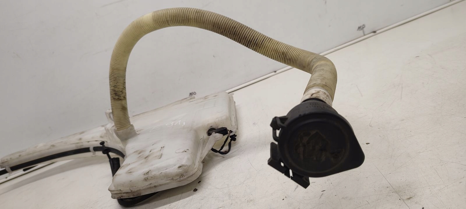 Behälter Spritzdüse Behälter BMW E90 E91 LIFT 2,0D