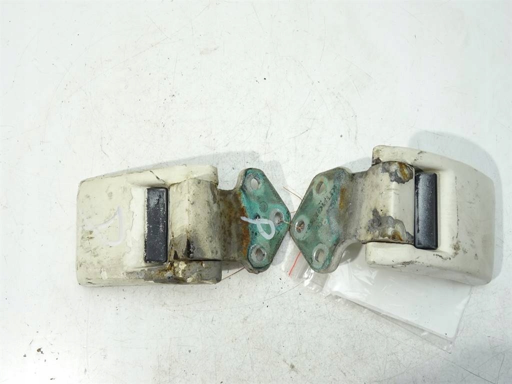 ZAWIAS DRZWI TYLNYCH PRAWY VW Transporter V T5 Producent części Inny