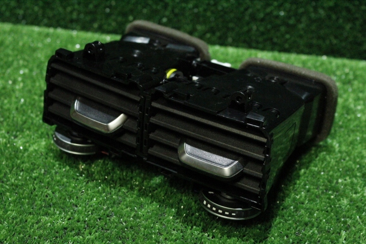 9396485 - Вентиляційна решітка заднього тунелю Середня BMW G16 GC