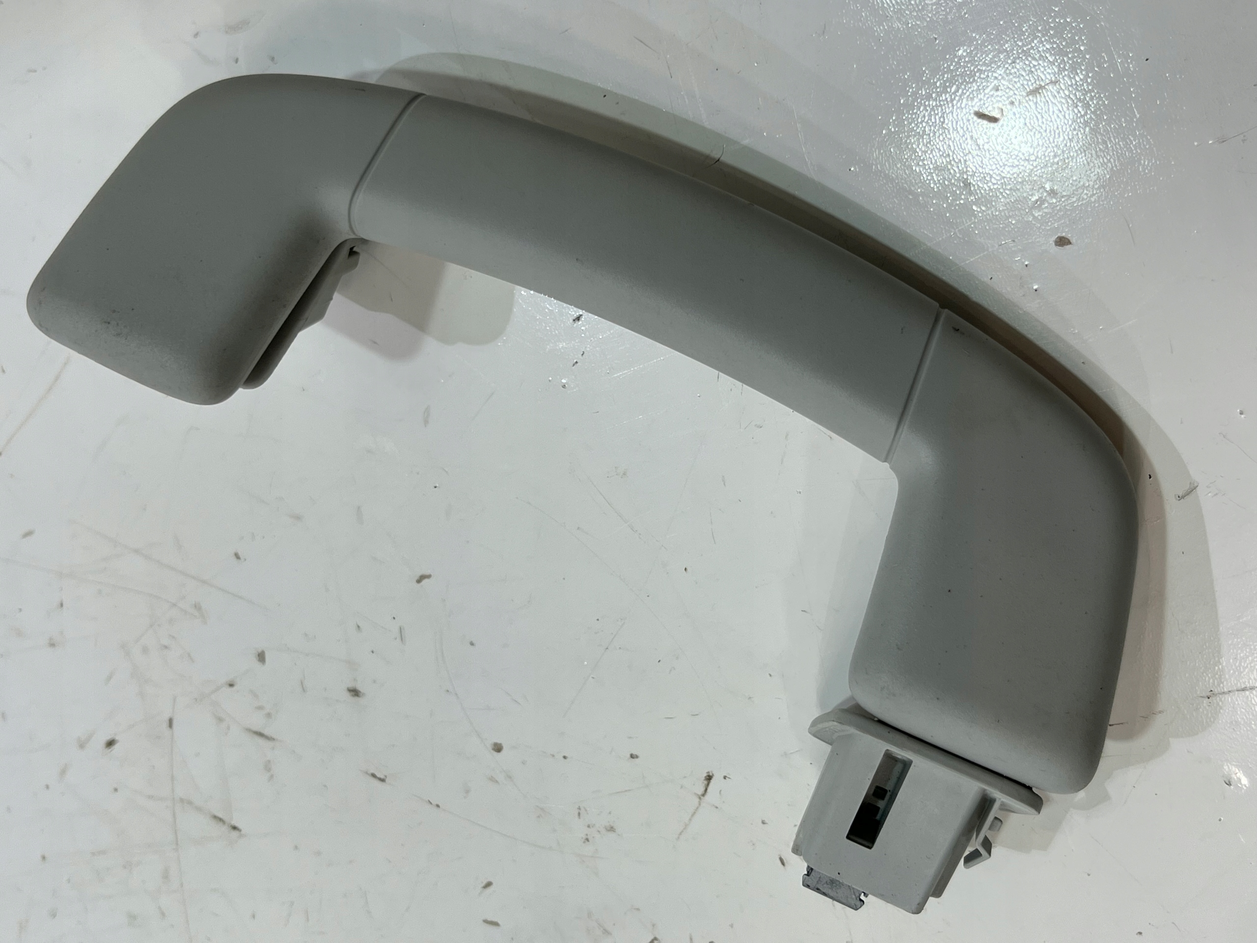 5G0857607B| 888.112.722K000300 - РУЧКА ДЛЯ ОБШИВКИ ПОТОЛКА VW GOLF VII 5G0857607B
