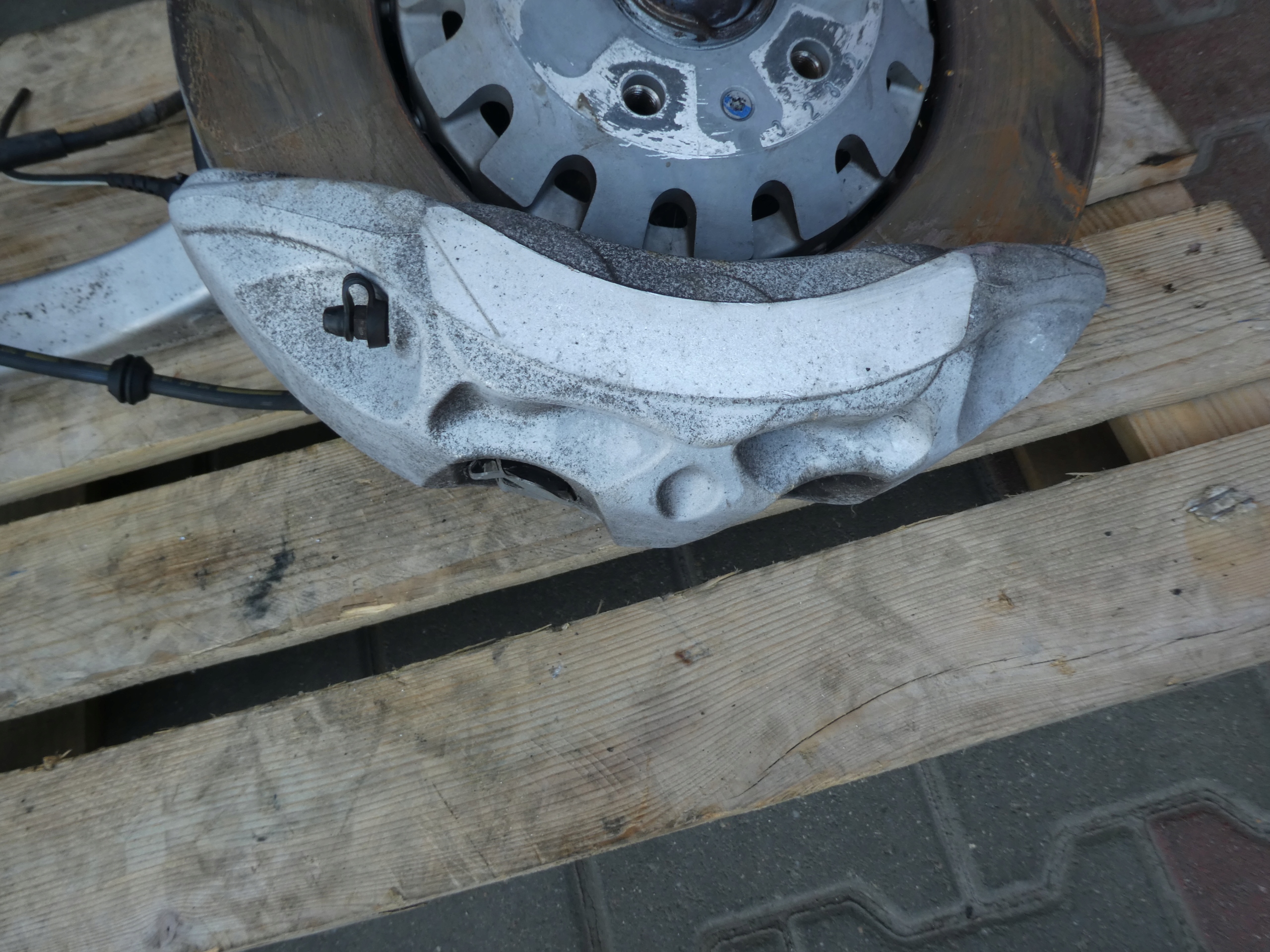 AUDI Q7 otoč pravá předek 4M0407560