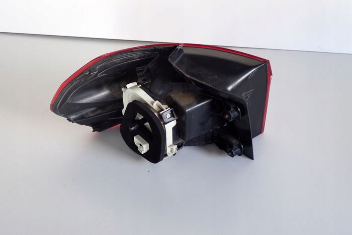 VW TOURAN 15- light right rear rear part 5TA945096D