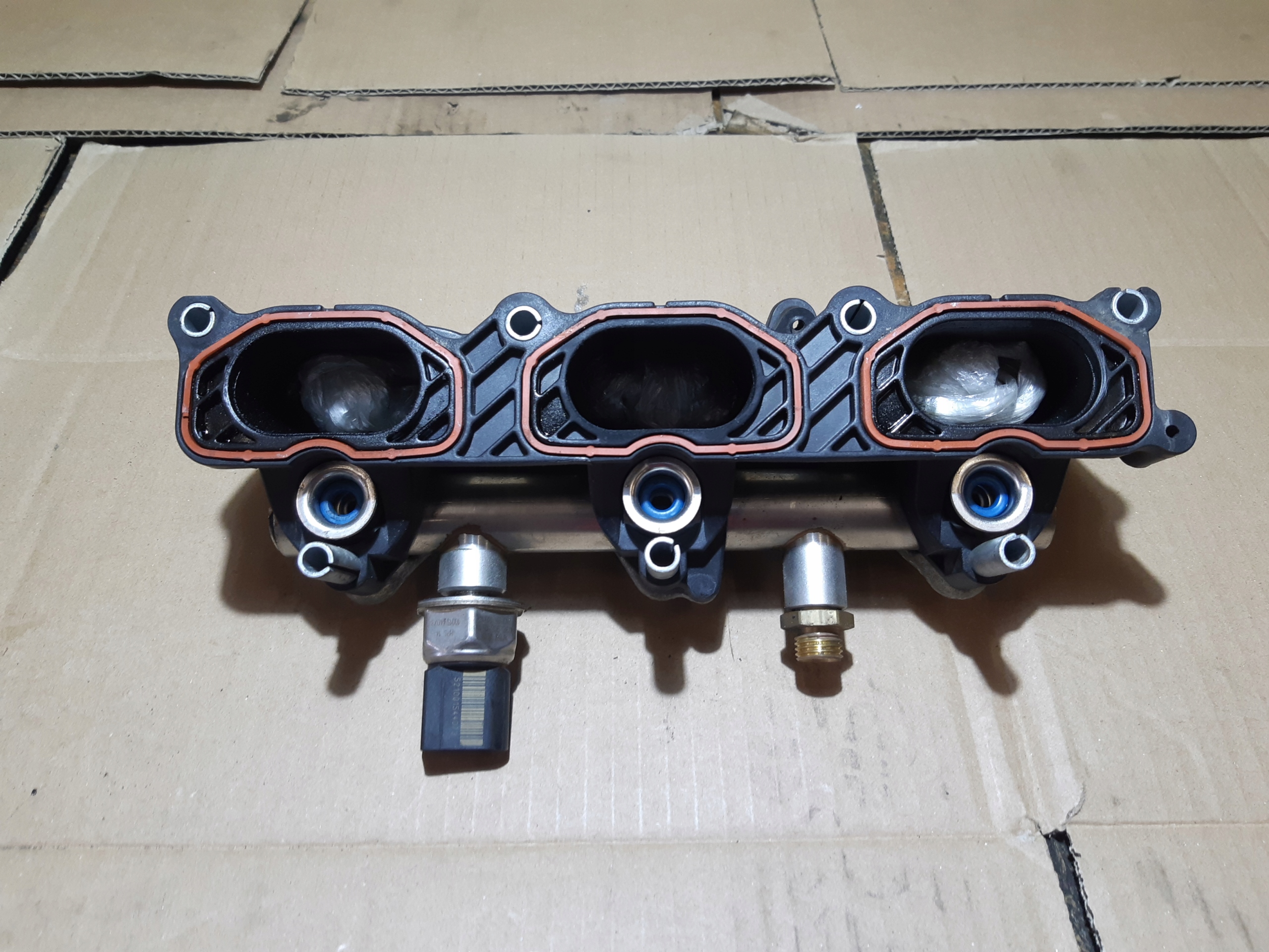 AUDI Q5 3.2 FSI intake manifold moulding left 06E133109S
