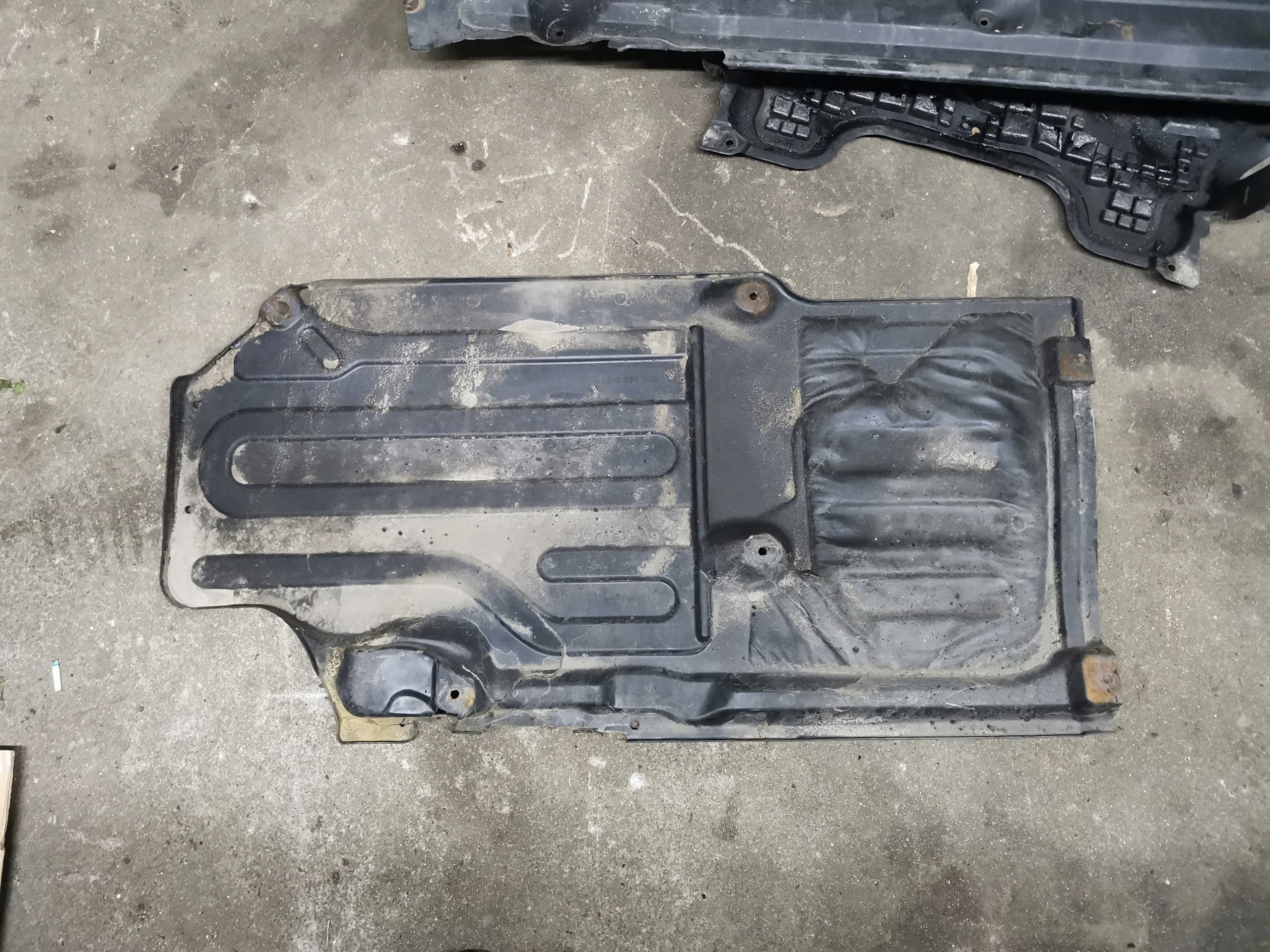 ЗАХИСТ З НИЗУ ПРАВИЙ ЗАД. MERCEDES КЛС W219 W211 A2196802206