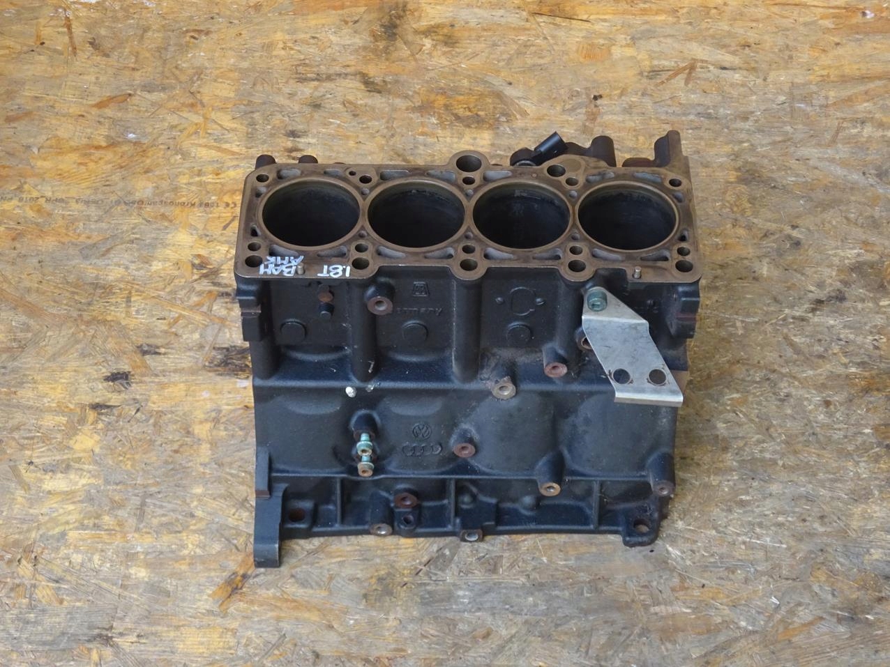 AUDI TT 8N S3 8L LEON CUPRA R 1.8T BAM AMK APX APY BLOK SILNIKA 06A103021C Producent części Audi OE