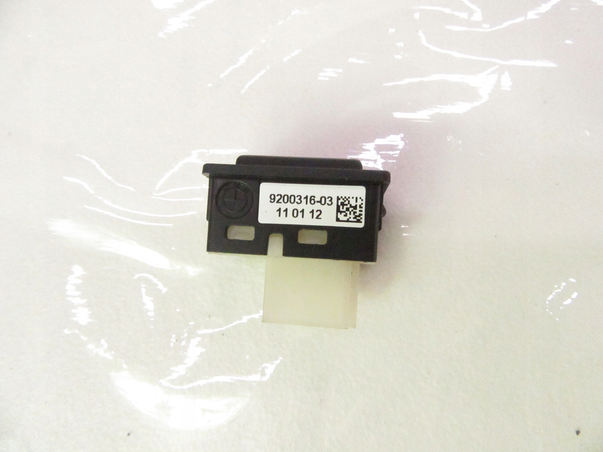button switch bonnet boot BMW e60 e81 e87 e90 e91 F10 F25 F30