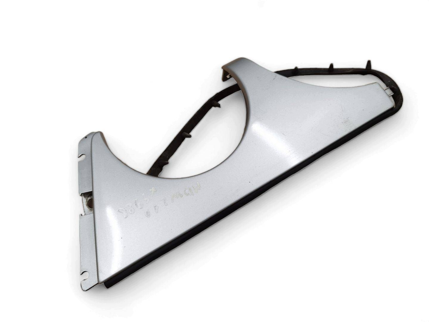 moulding below lampe left side Mercedes-Benz E W210 1997 2108200112