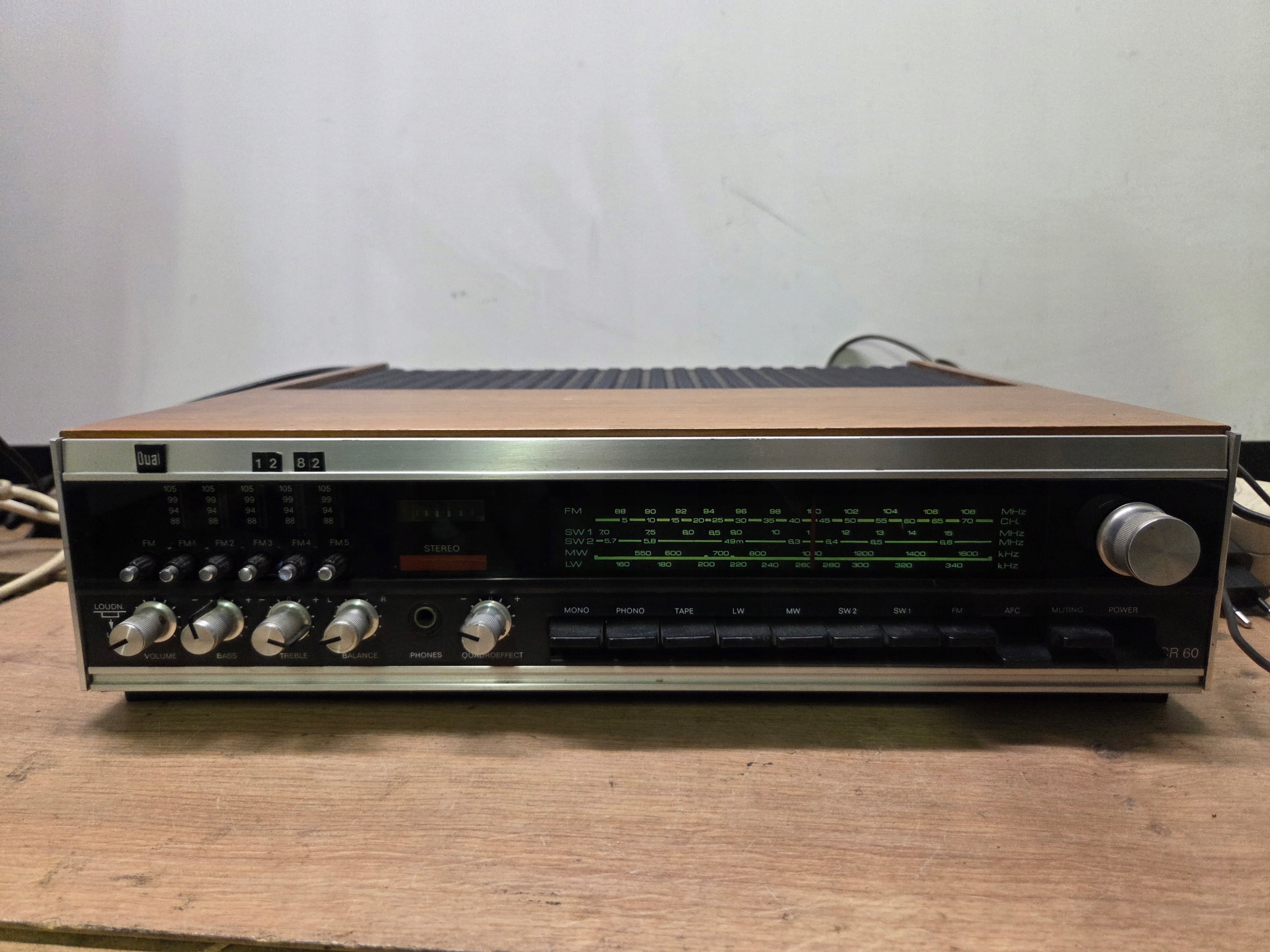 Amplituner Dual CR 60 2.0 czarny