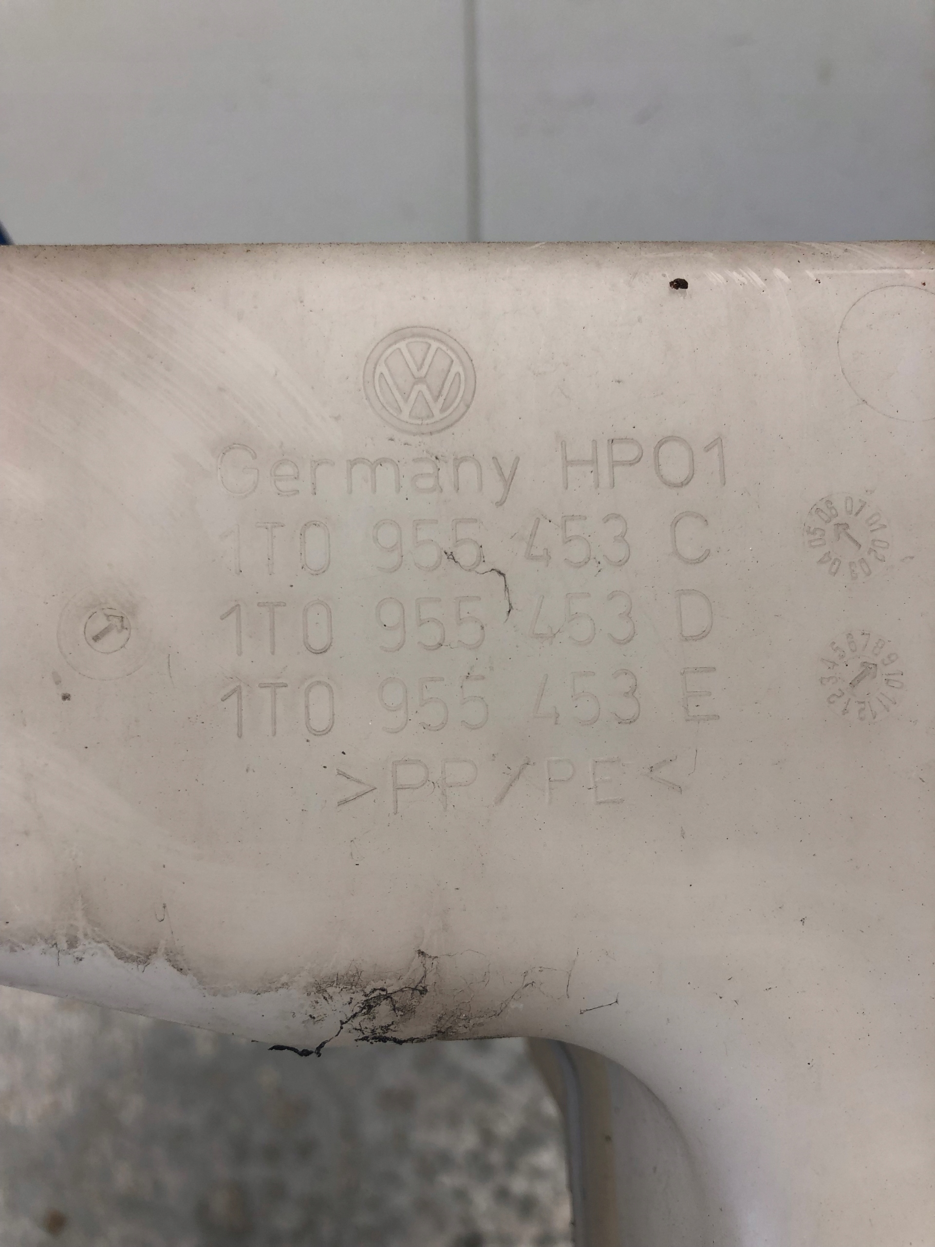 washer fluid tank VW CADDY 1T0955453C