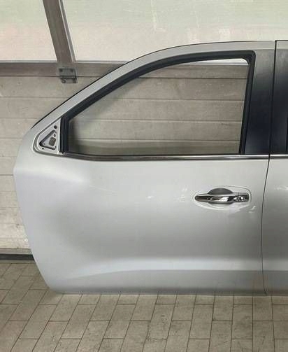 door front front side left Nissan Navara D23