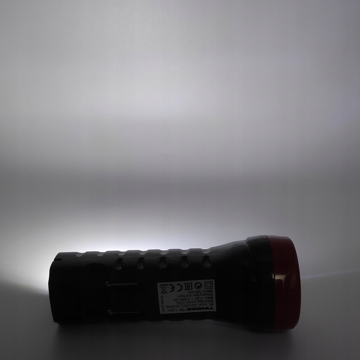 LATARKA LED SZPERACZ ŁADOWANA MOCNA TIROSS 4 LED Materiał tworzywo sztuczne