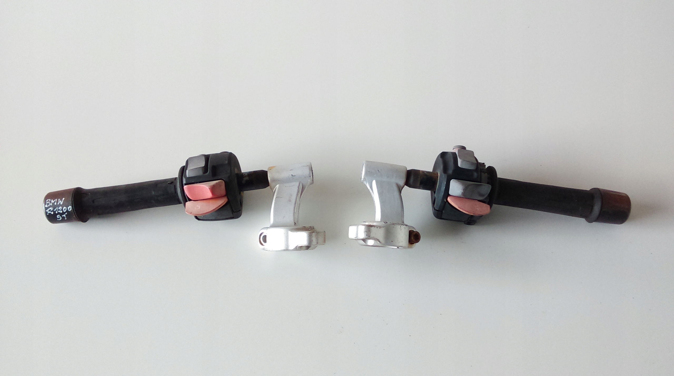 123456352 - BMW R 1200 St рульове колесо Clip on