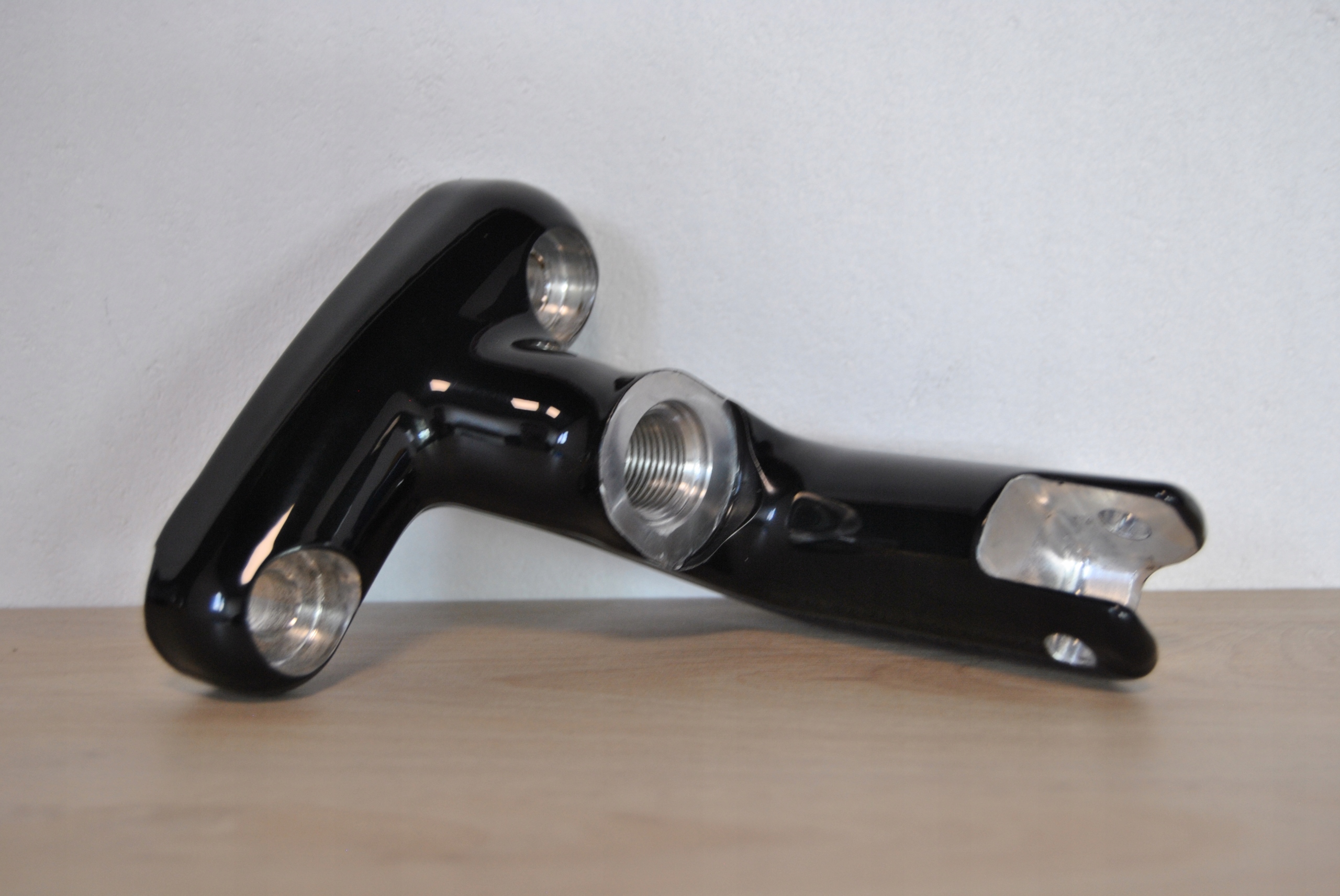 Držiak Na Upevnenie Podnožky Ľavý Indian Scout Bobber Dark Horse 5143101-266